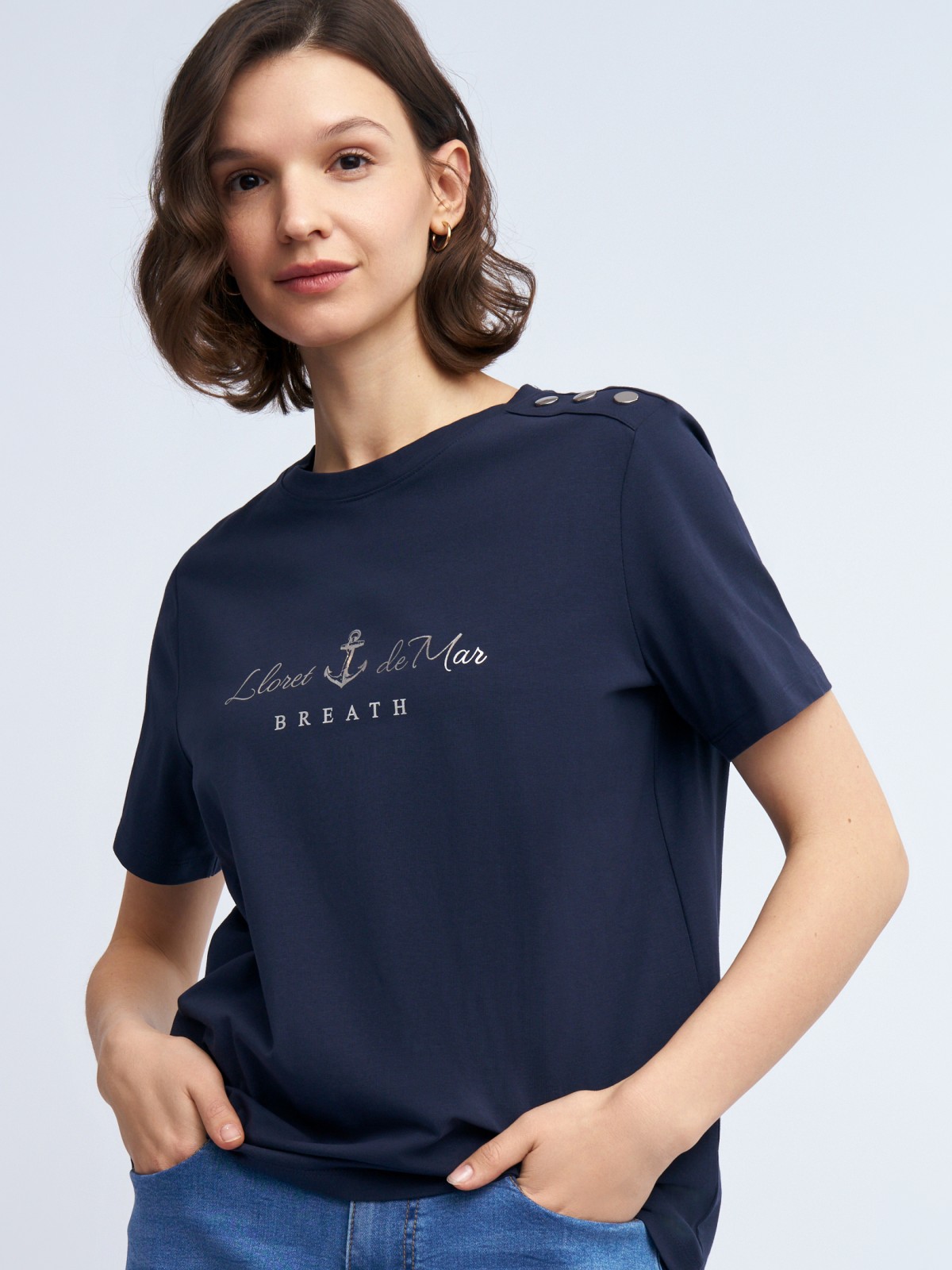 Футболка из хлопка с металлическим декором