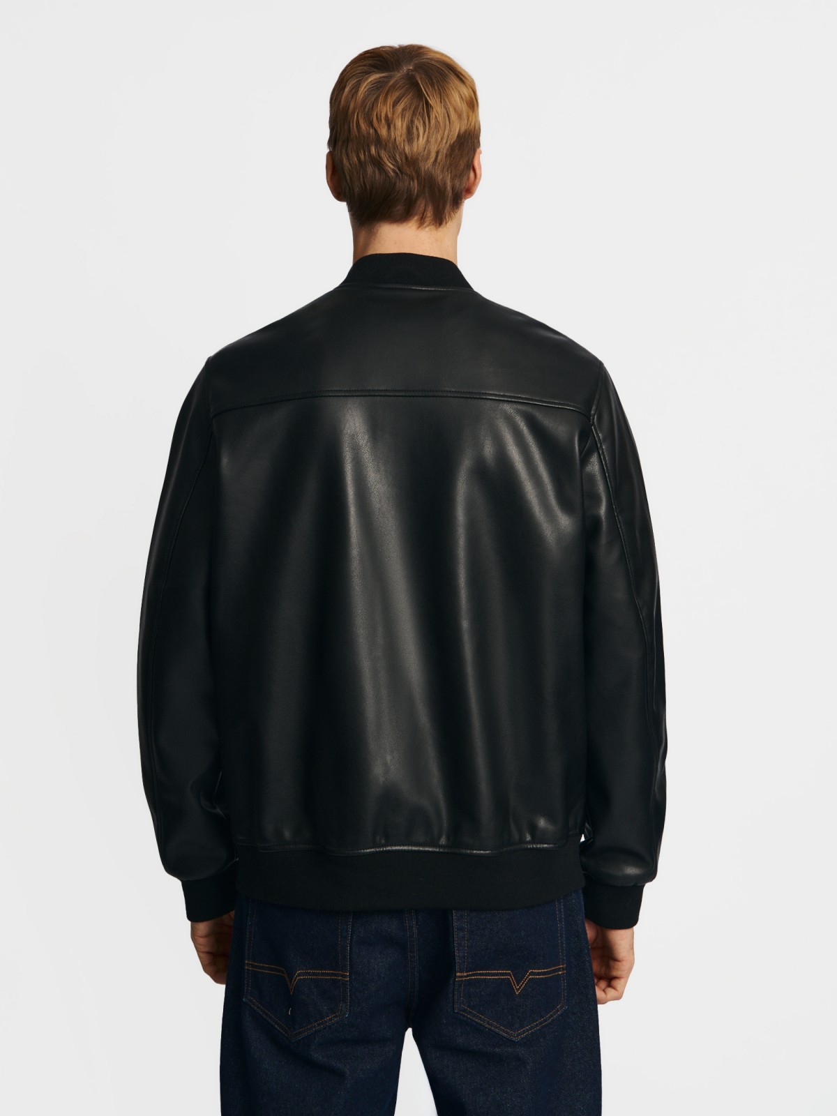 Куртка-бомбер из экокожи