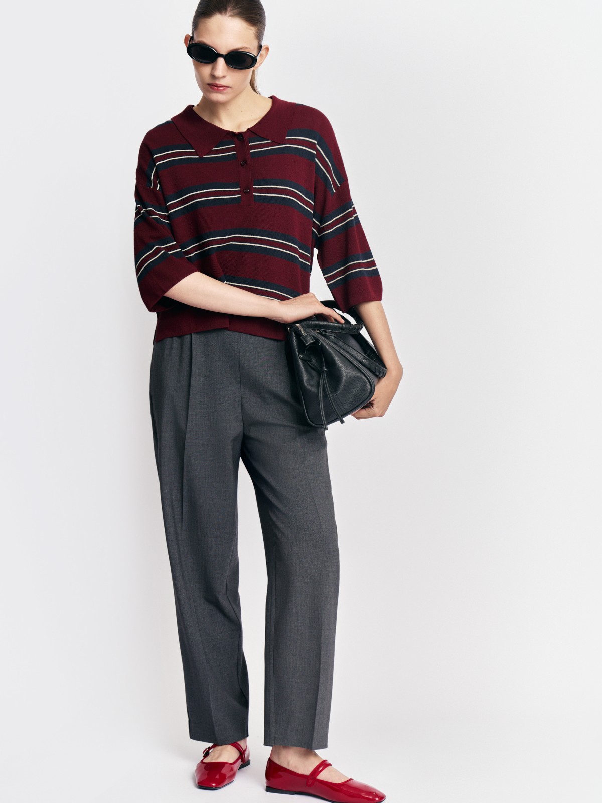 Брюки фасона Carrot на резинке со стрелками