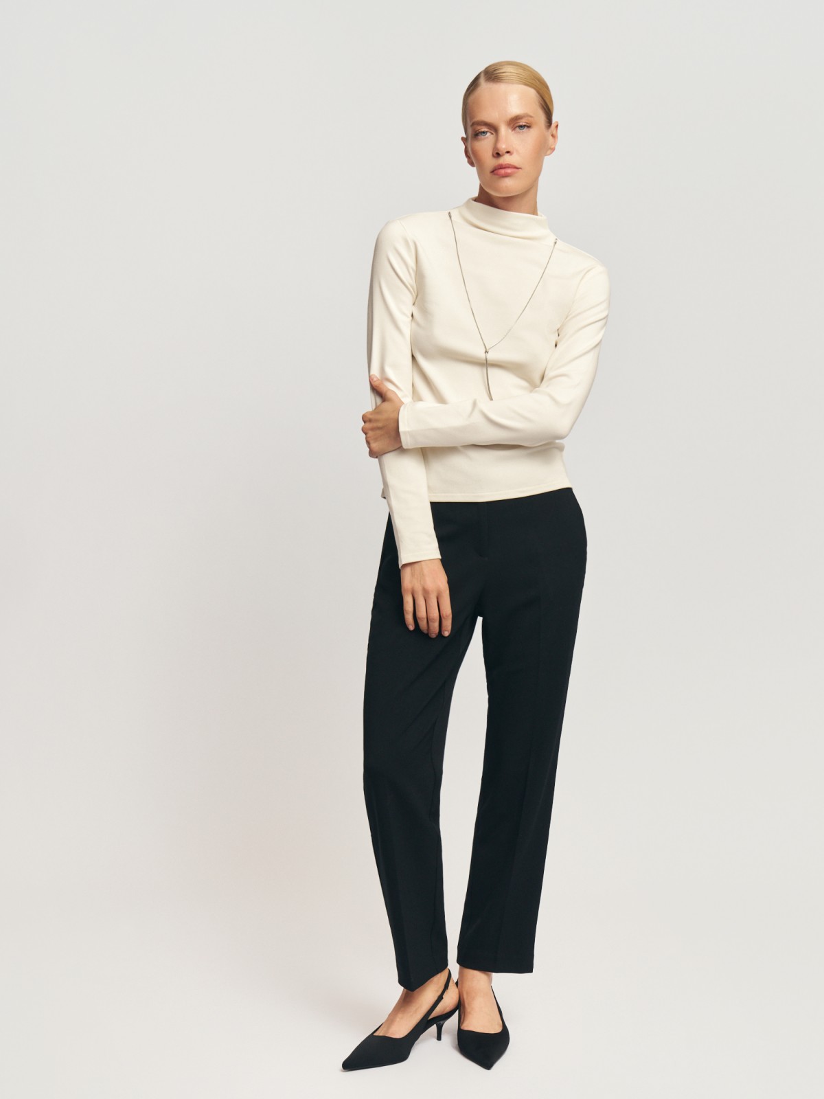 Офисные брюки силуэта Slim