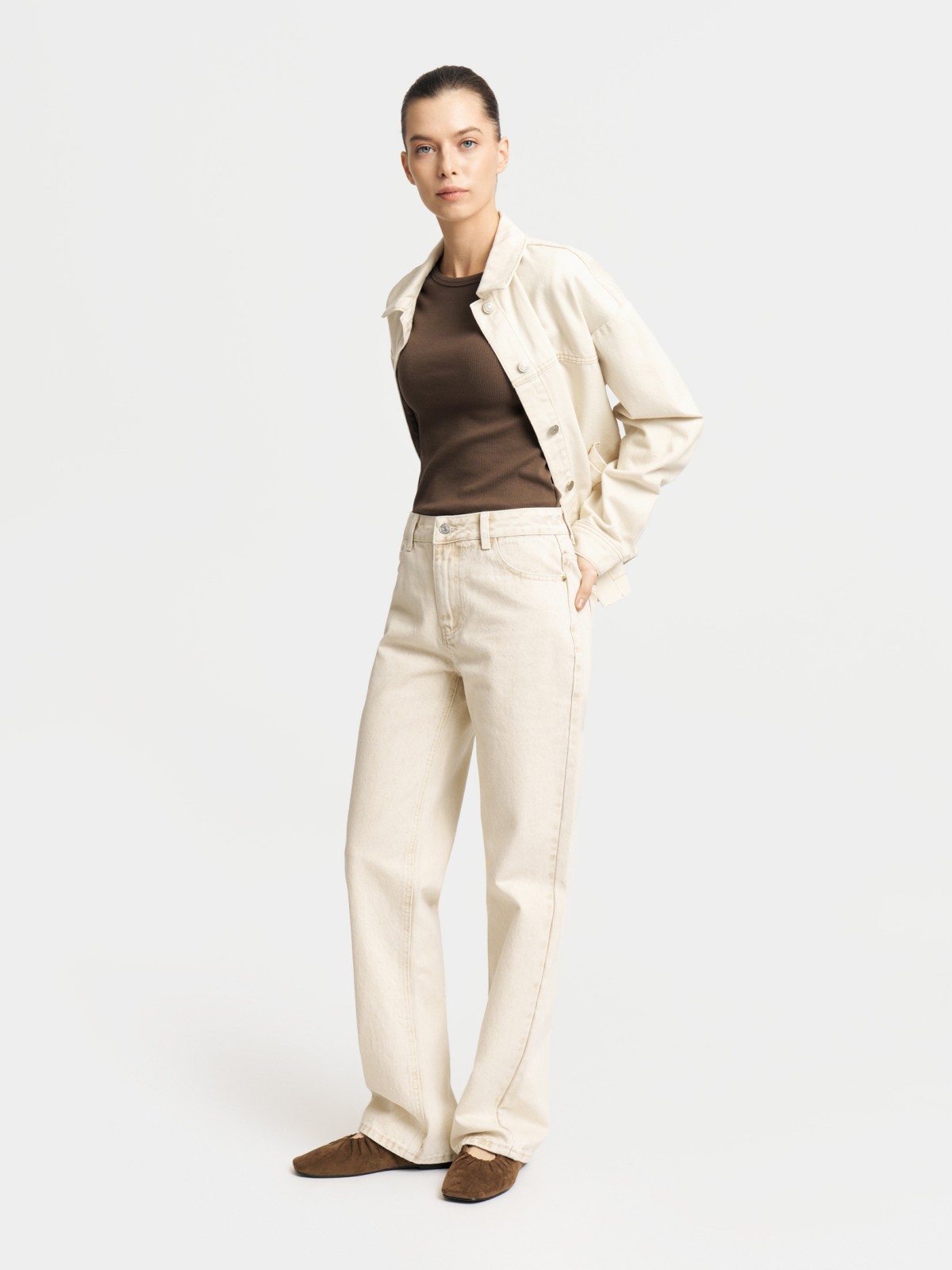 Джинсы прямого силуэта со средней посадкой