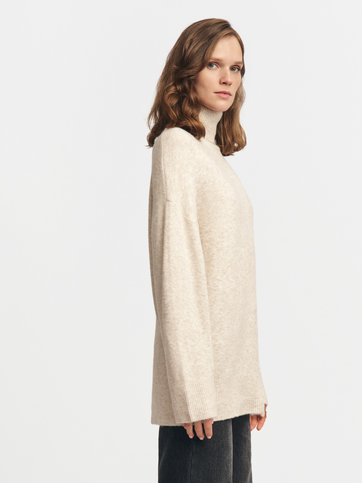 Длинный вязаный свитер с шерстью