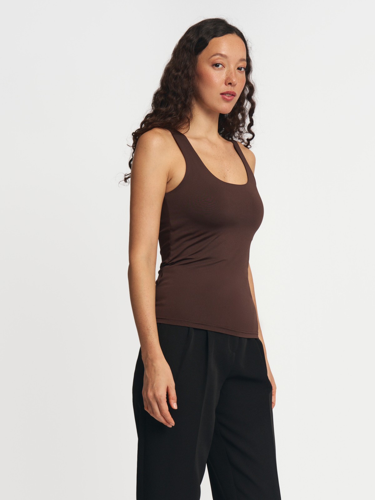 Бесшовный топ-майка без рукавов