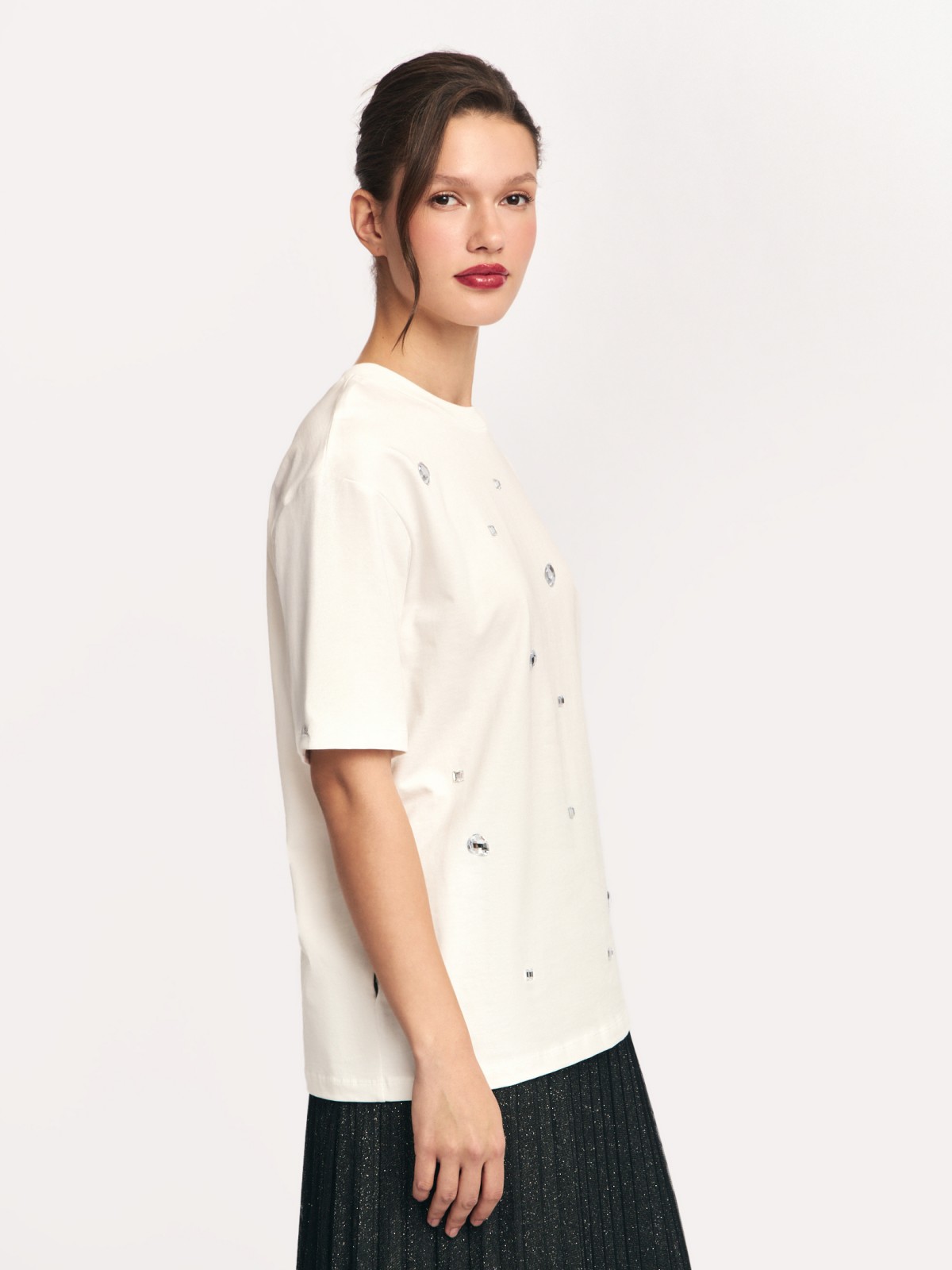 Футболка из хлопка со стразами