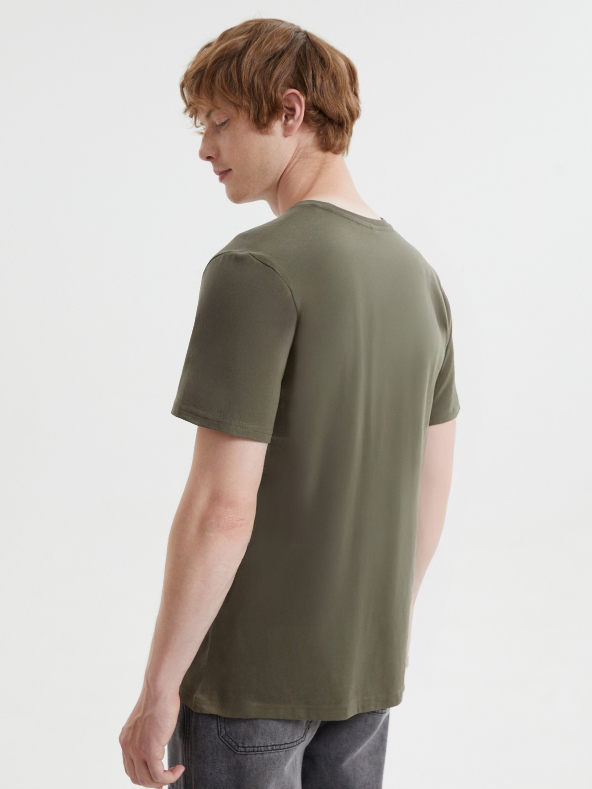 Однотонная базовая футболка из хлопка