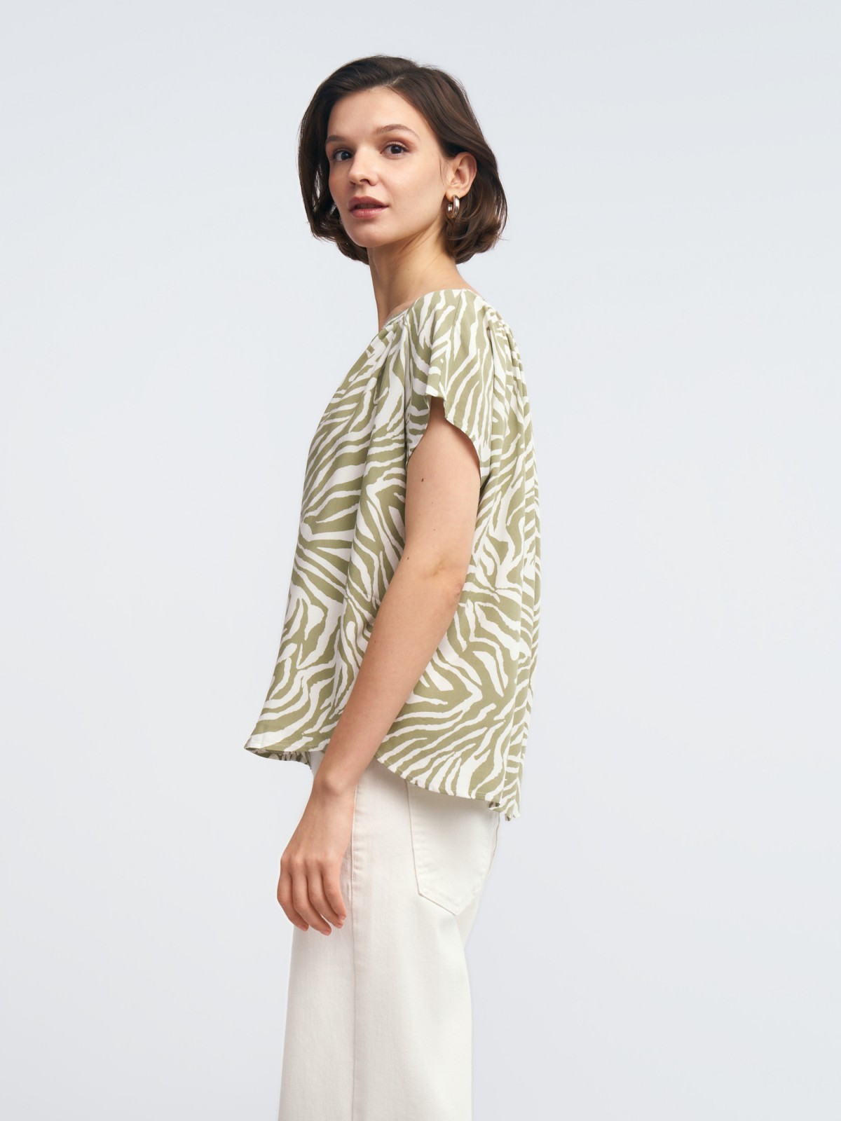 Блузка из вискозы с узором в полоску