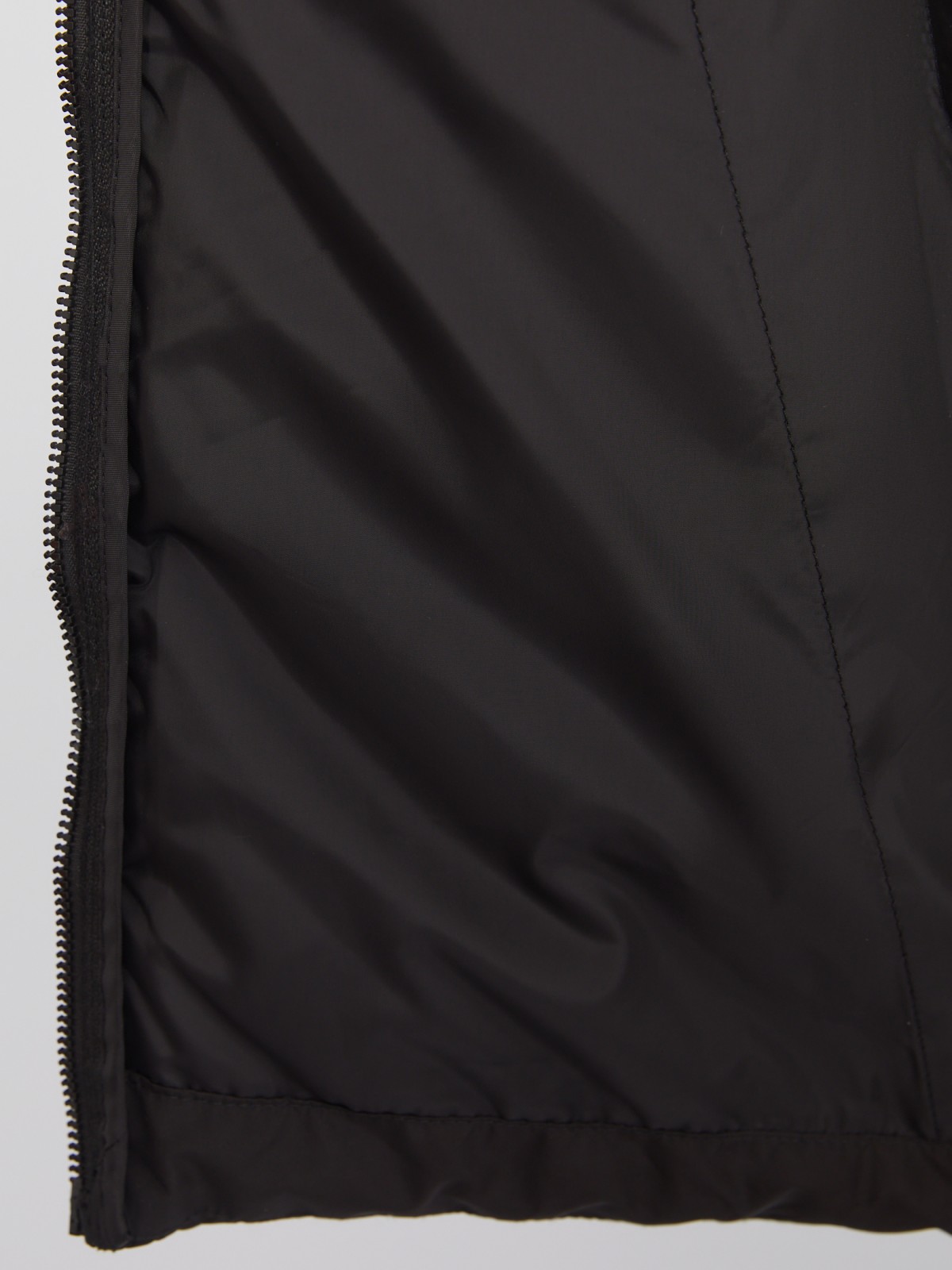 Лёгкий утеплённый стёганый жилет на молнии с капюшоном zolla 013335302014, цвет черный, размер L - фото 5