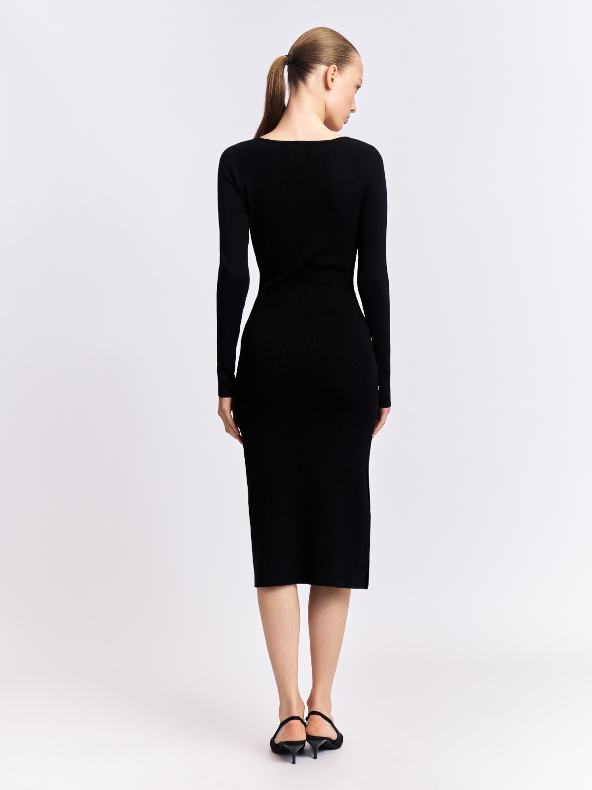 Трикотажное платье-чулок с разрезом на подоле