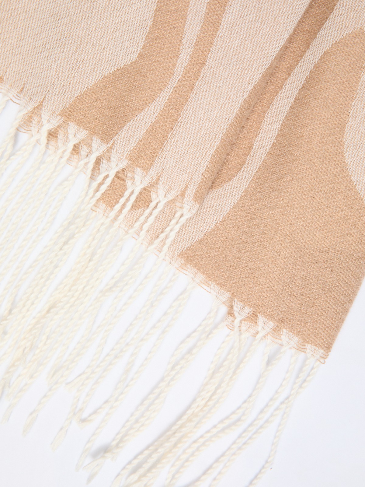 Тканевый шарф с длинной бахромой