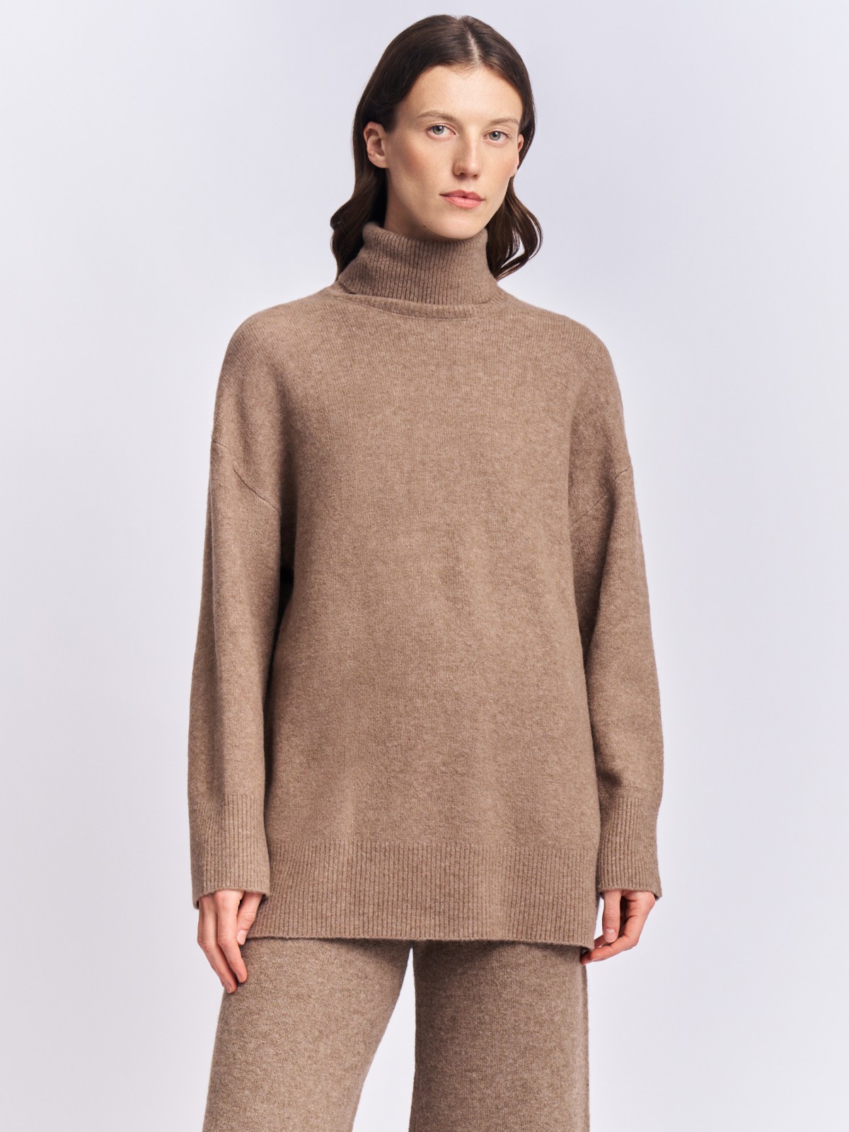 Длинный вязаный свитер с шерстью