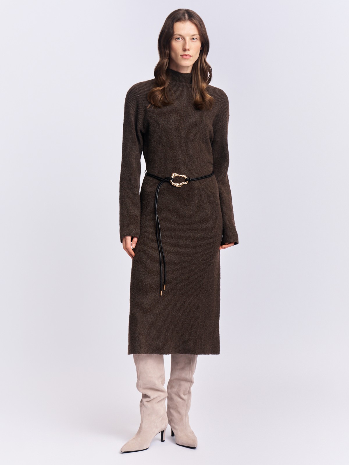 Вязаное платье-свитер с ремнём