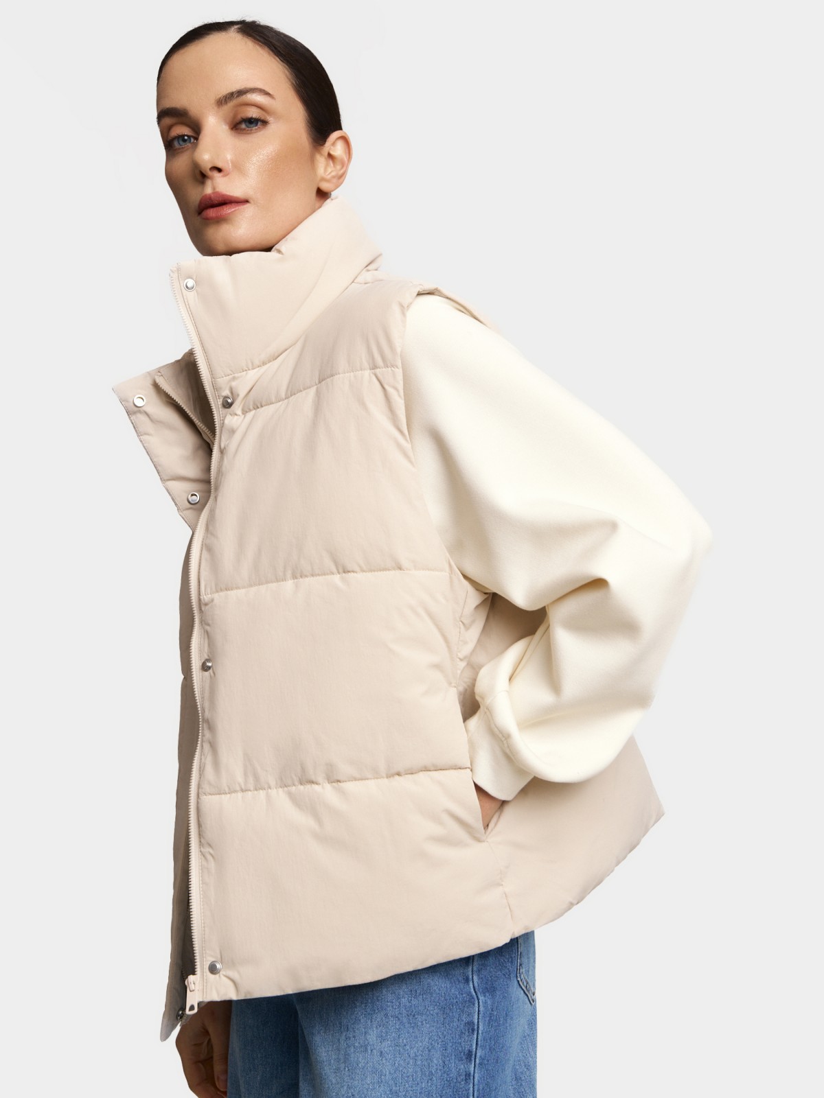 Тёплый стёганый жилет с горлом