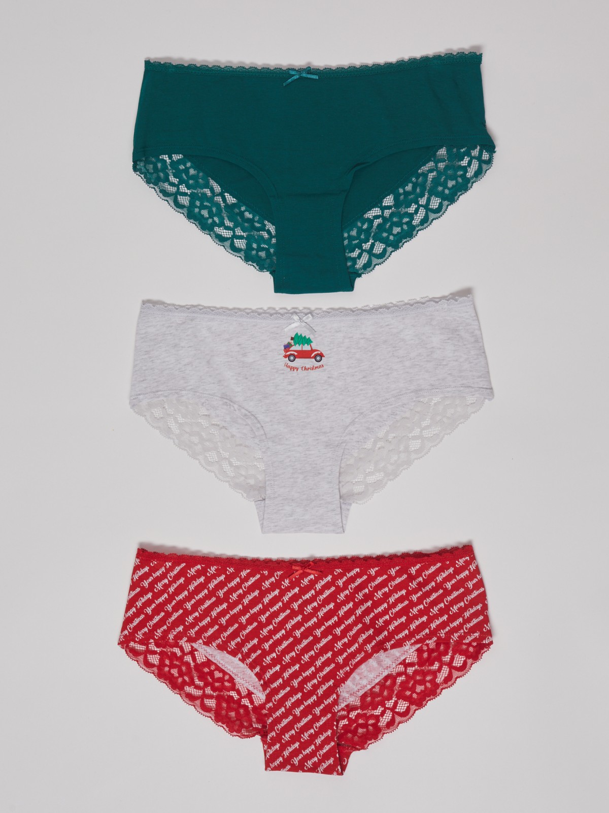 Набор новогодних трусов 3 шт в комплекте 399₽