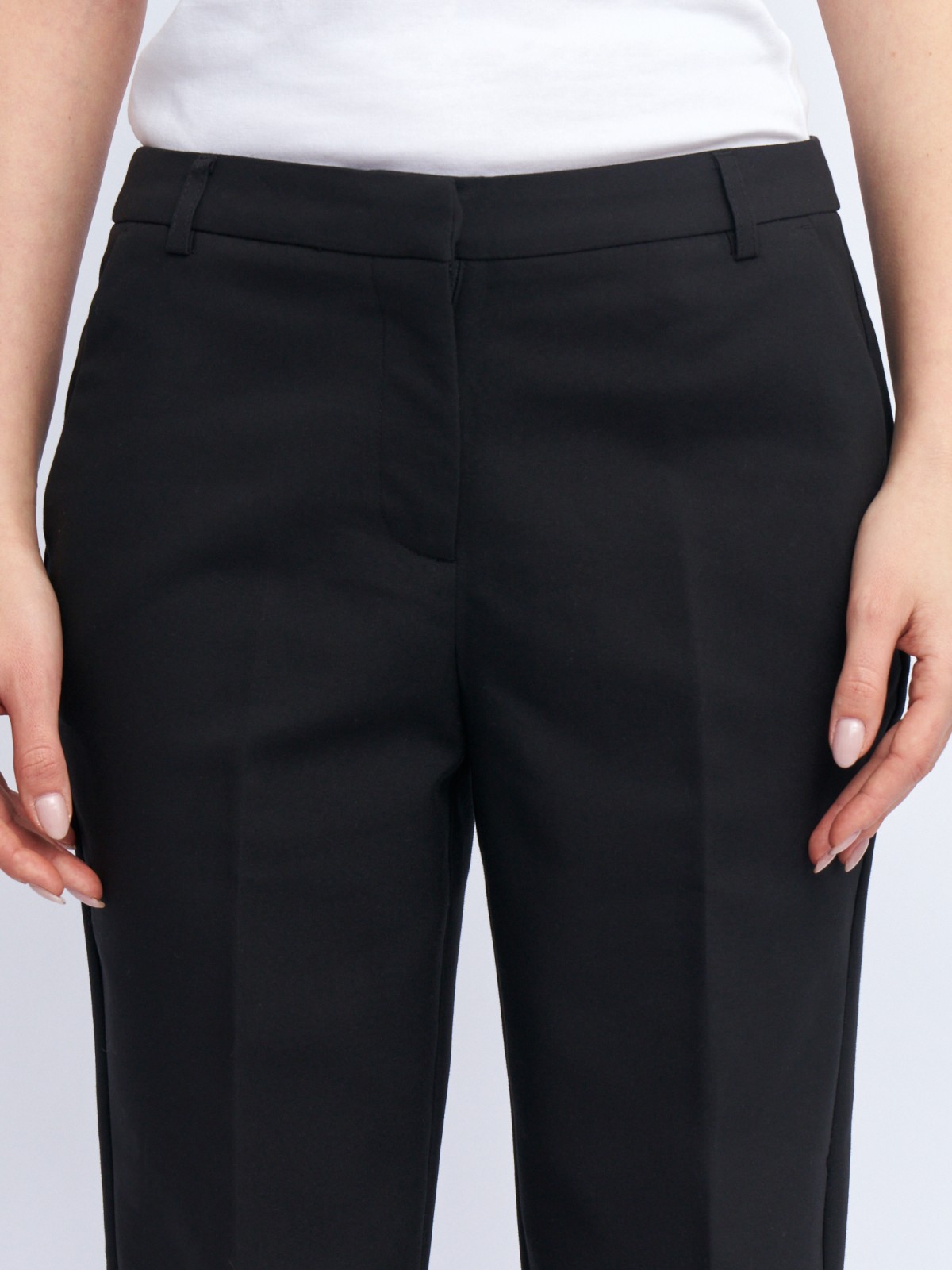 Офисные брюки силуэта Slim со стрелками