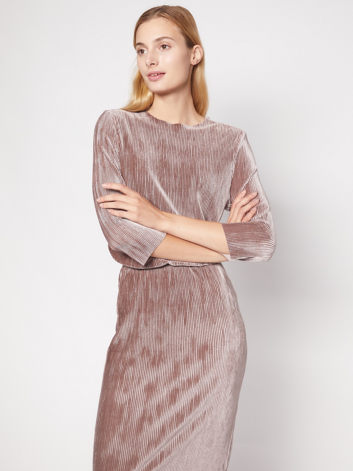 Бархатное платье миди с плиссировкой zolla 021438139053, цвет бежевый, размер XS - фото 5
