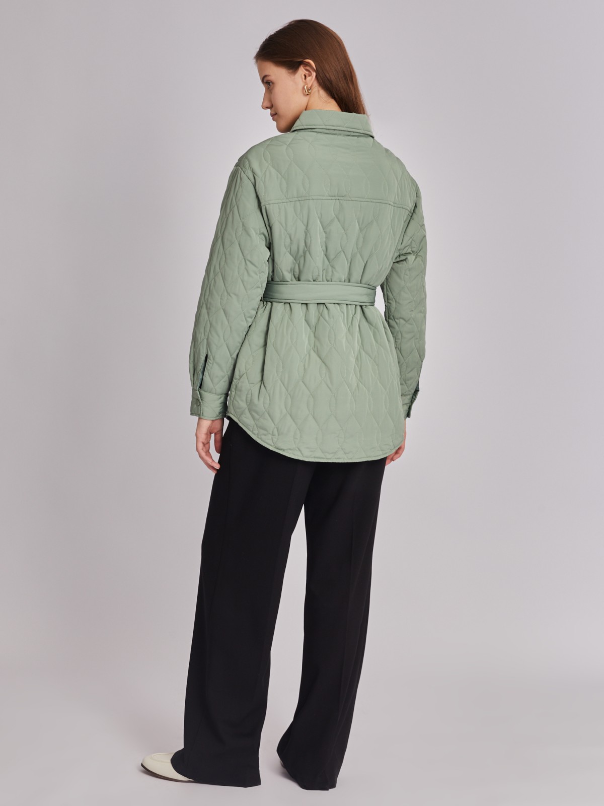 Стёганая куртка-рубашка на синтепоне с поясом zolla 023335102134, цвет хаки, размер XS - фото 5