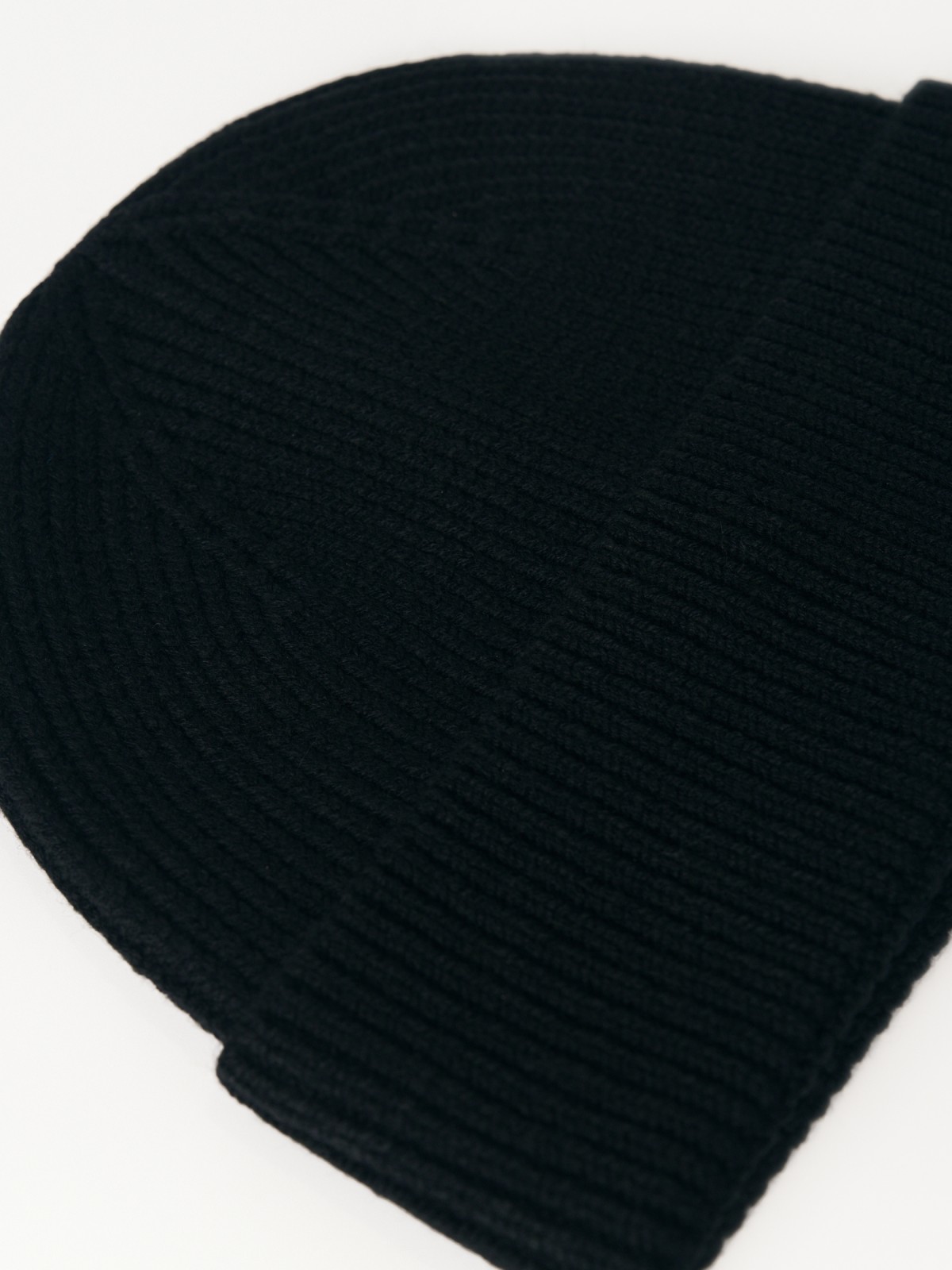 Вязаная шапка-бини с шерстью