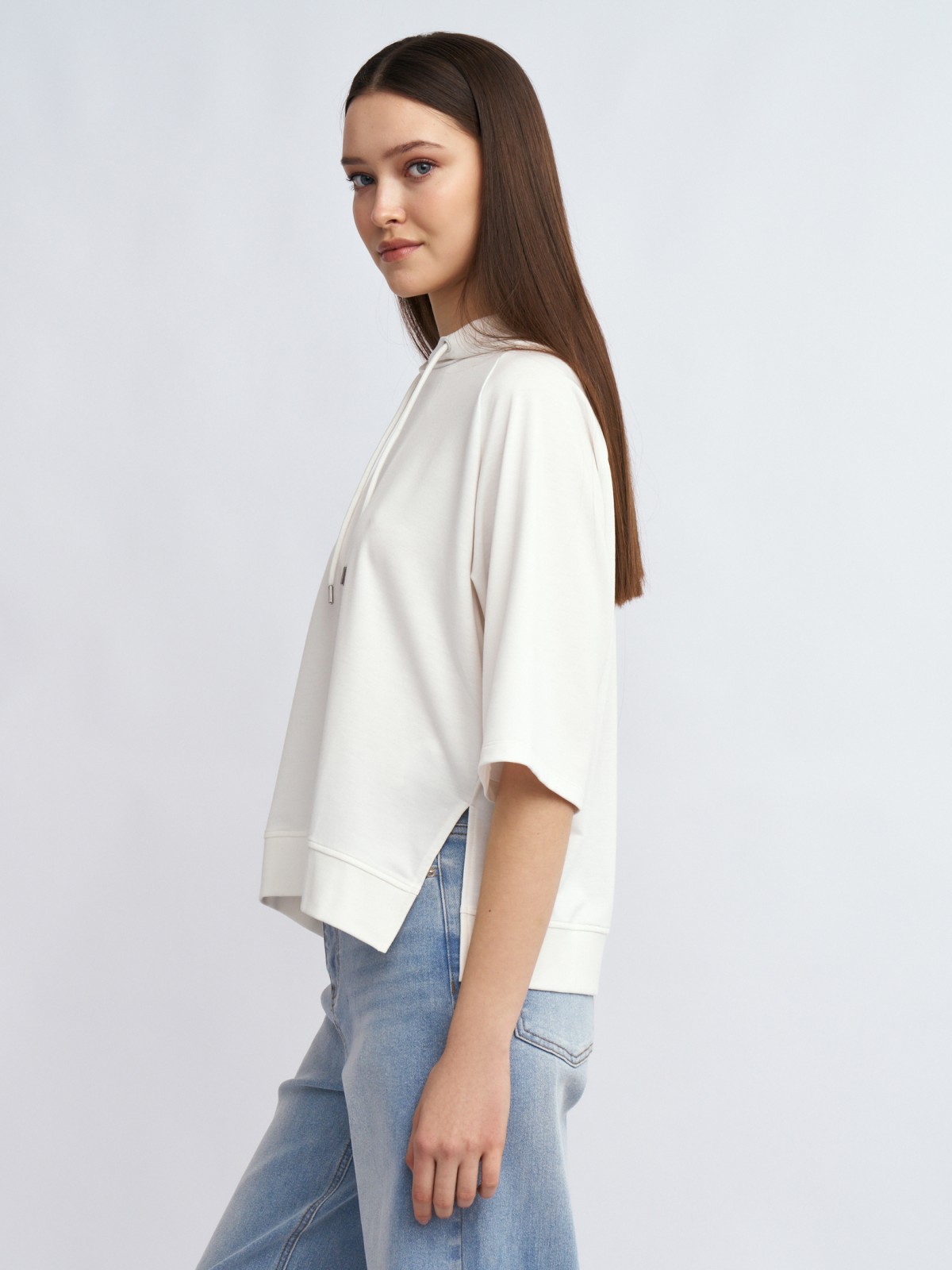 Футболка оверсайз с капюшоном и рукавами реглан