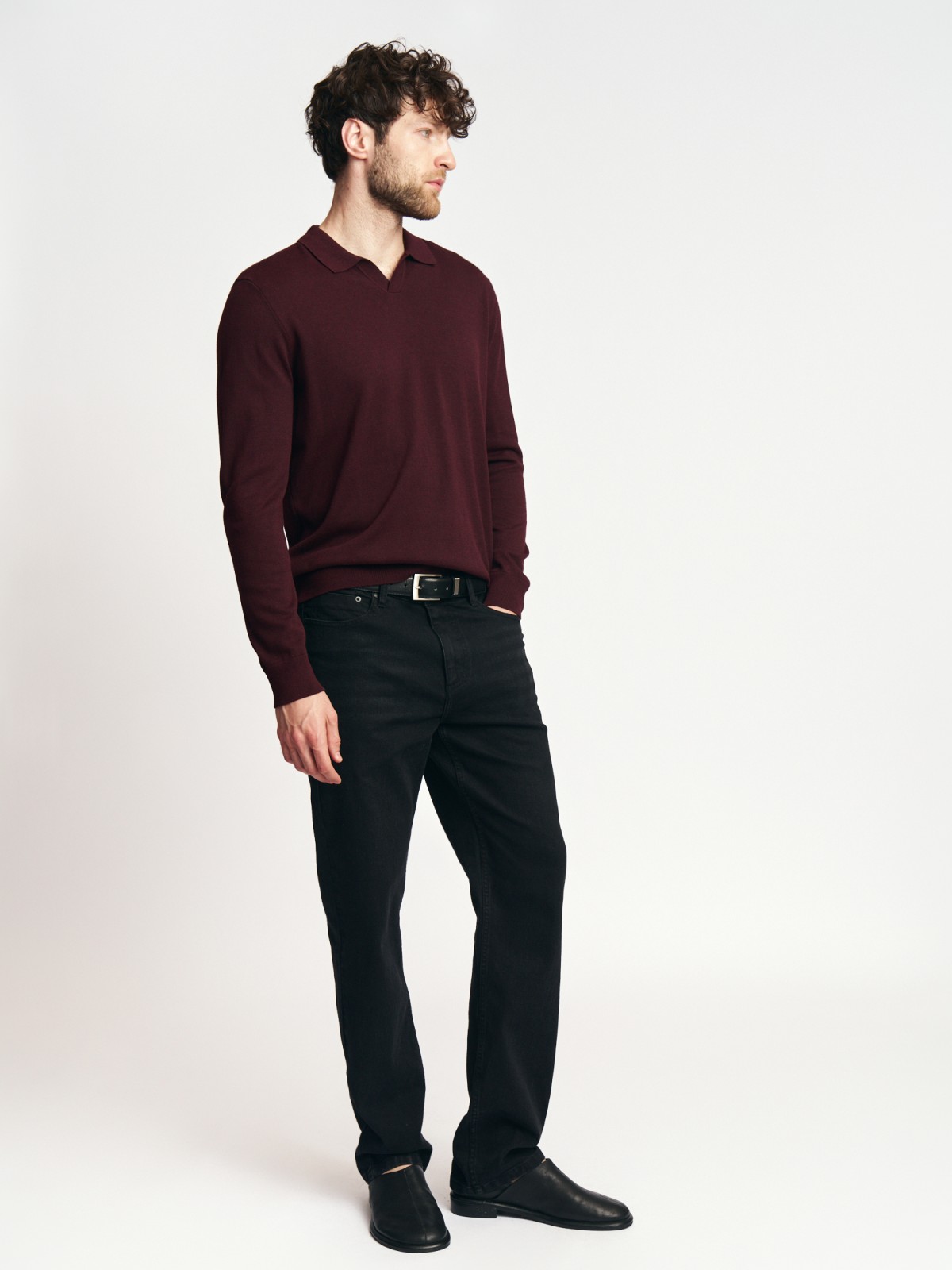 Тонкий трикотажный джемпер с воротником поло