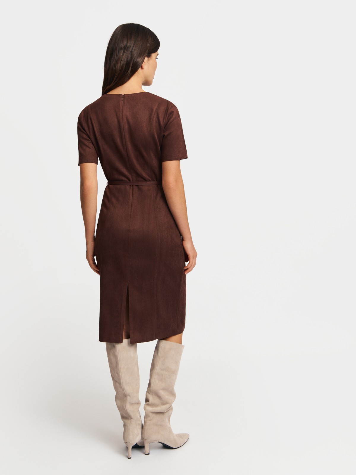 Платье из экозамши с коротким рукавом