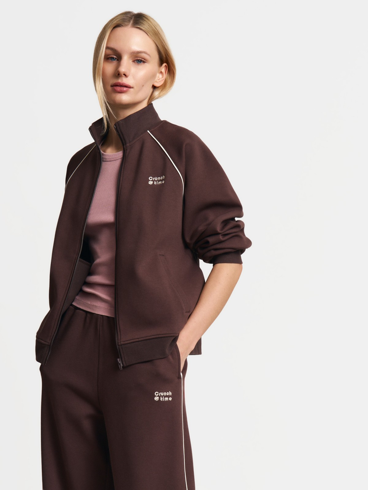 Толстовка с воротником-стойкой