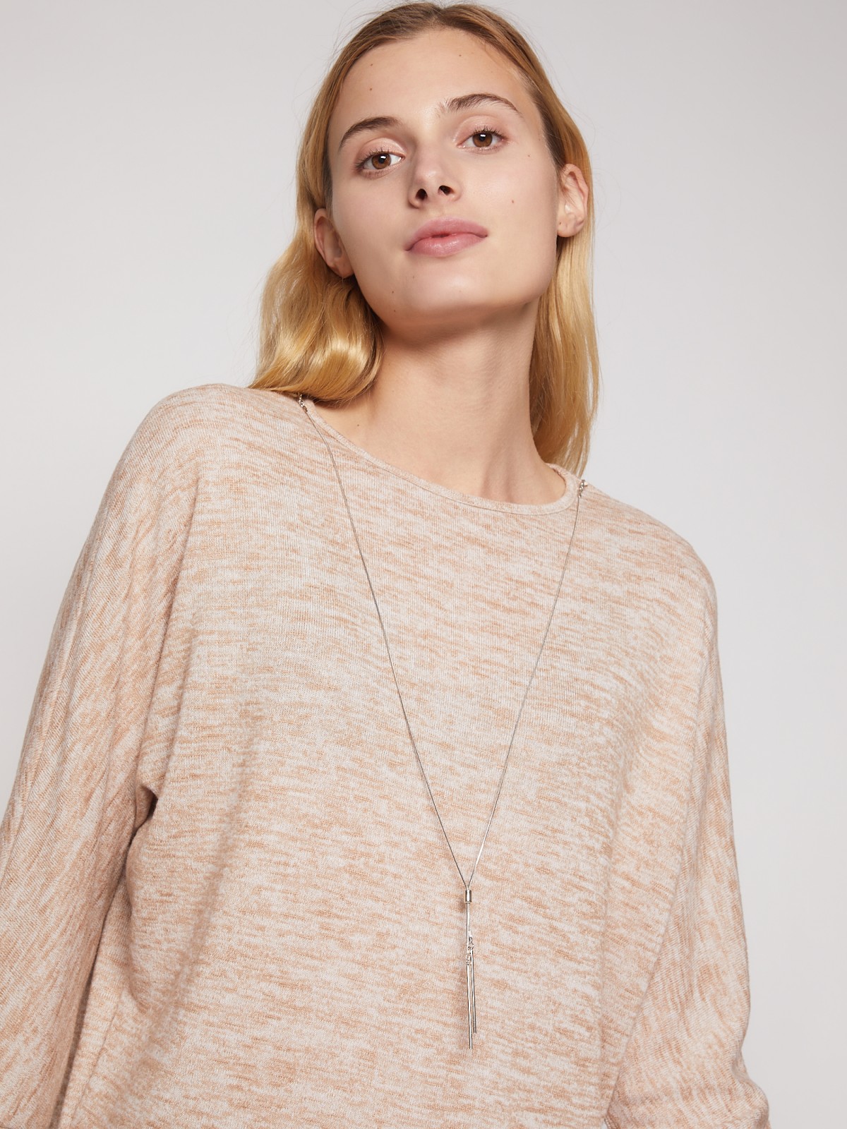 Джемпер с цепочкой