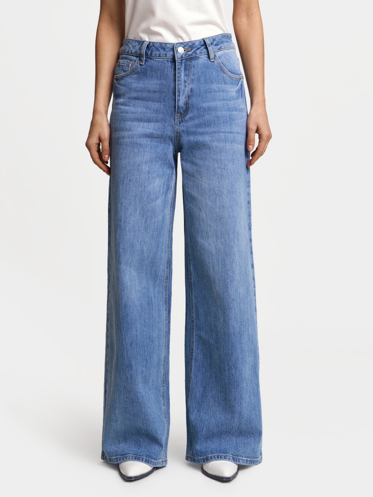 Джинсы силуэта Wide с высокой посадкой