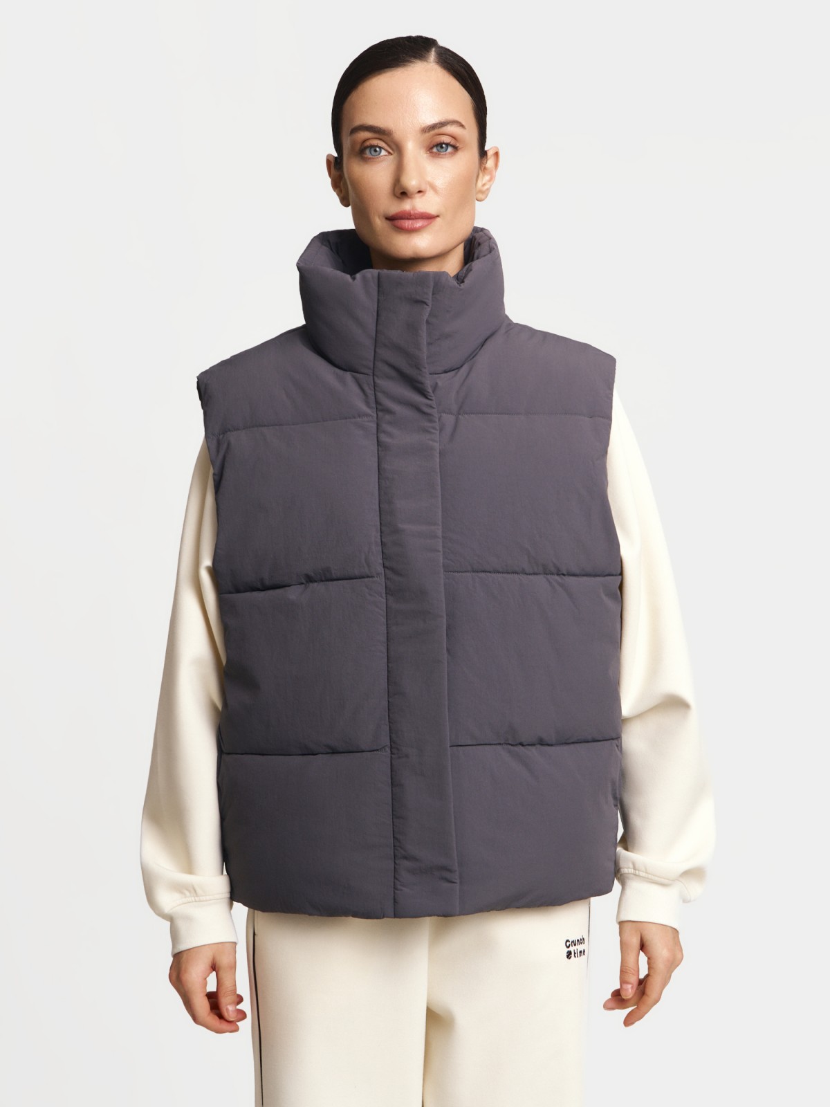 Тёплый стёганый жилет с горлом