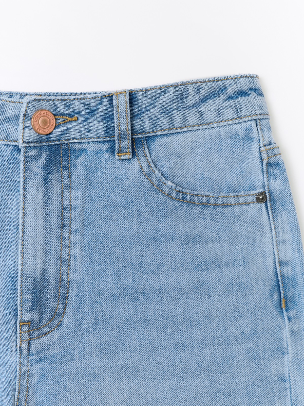 Рваные джинсы силуэта Wide