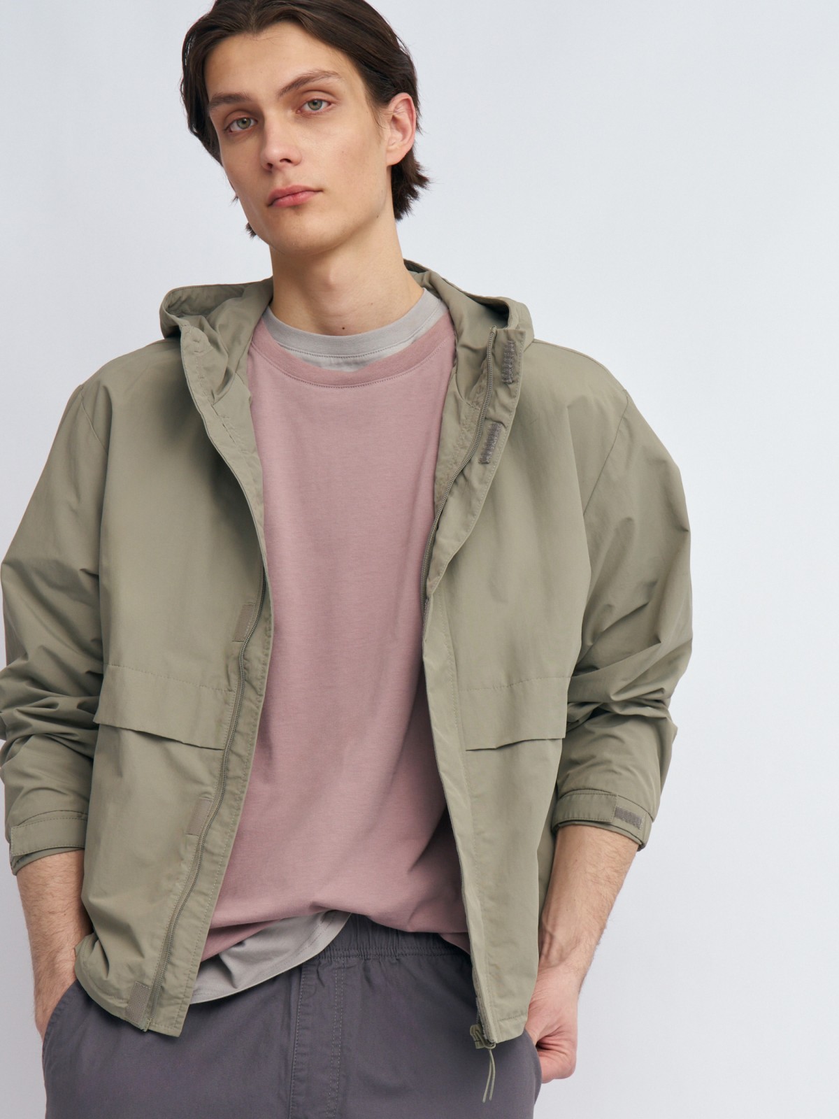 Куртка-ветровка с капюшоном