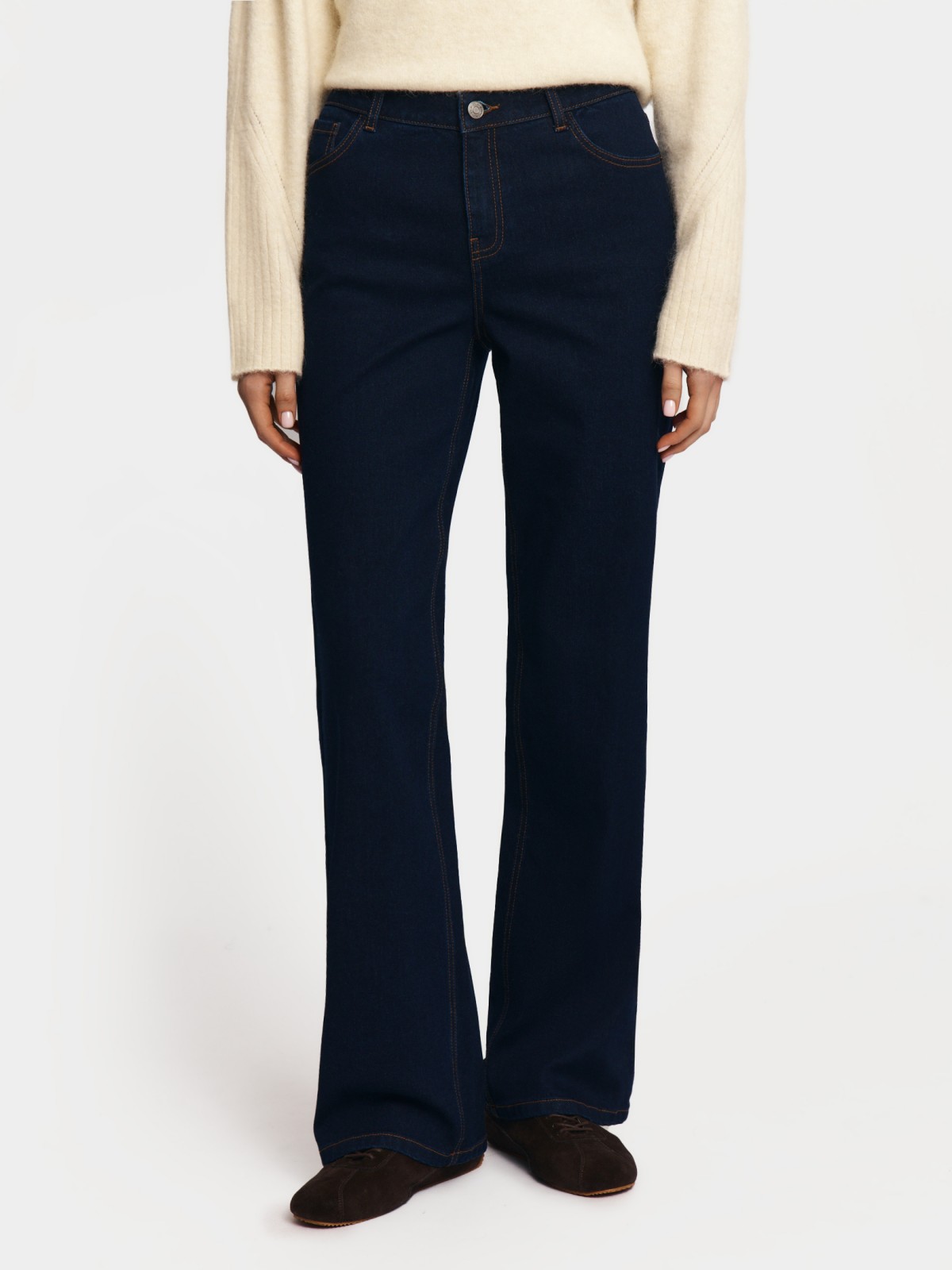 Джинсы прямого силуэта со средней посадкой