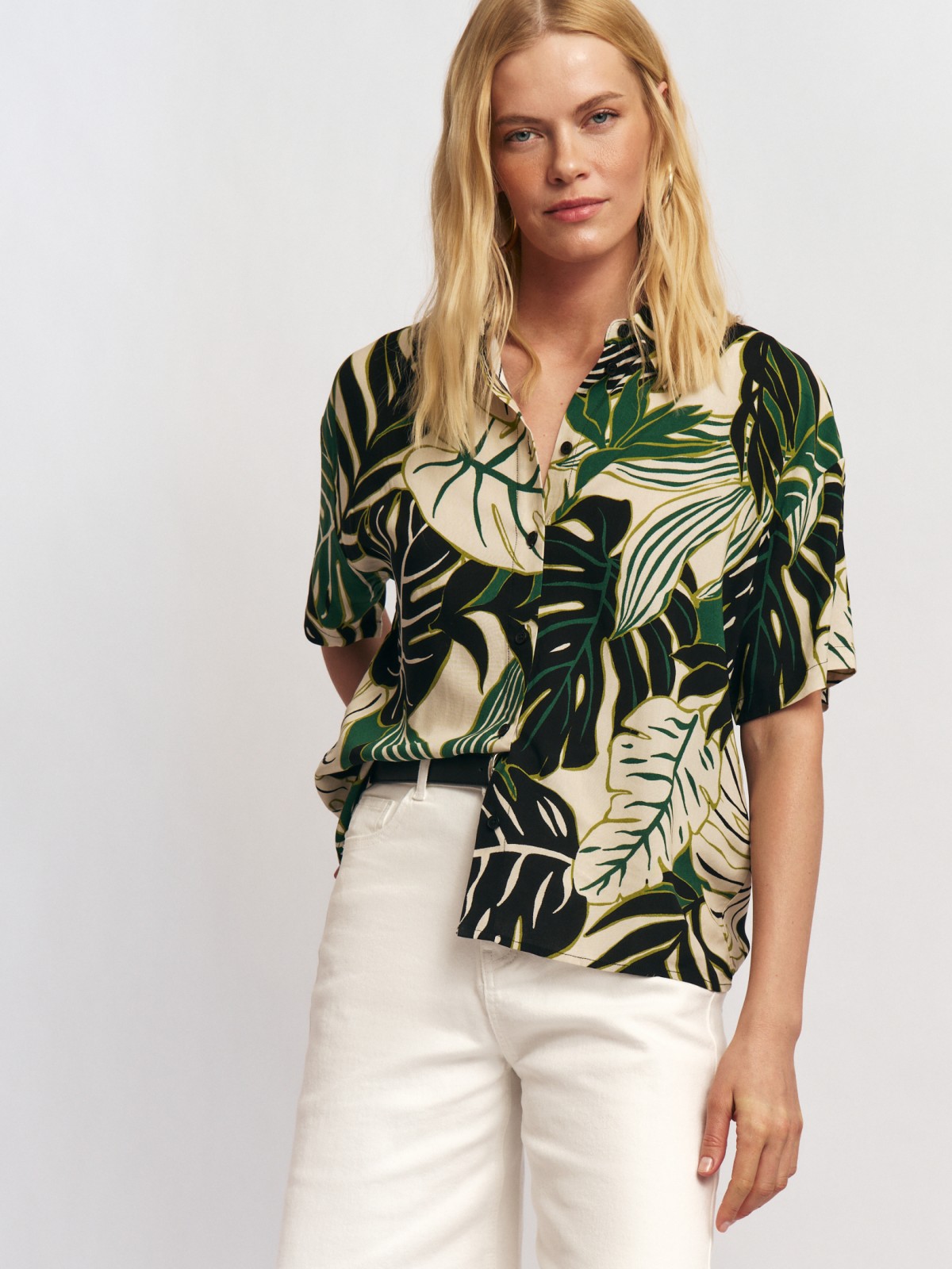 Рубашка из вискозы с тропическим принтом