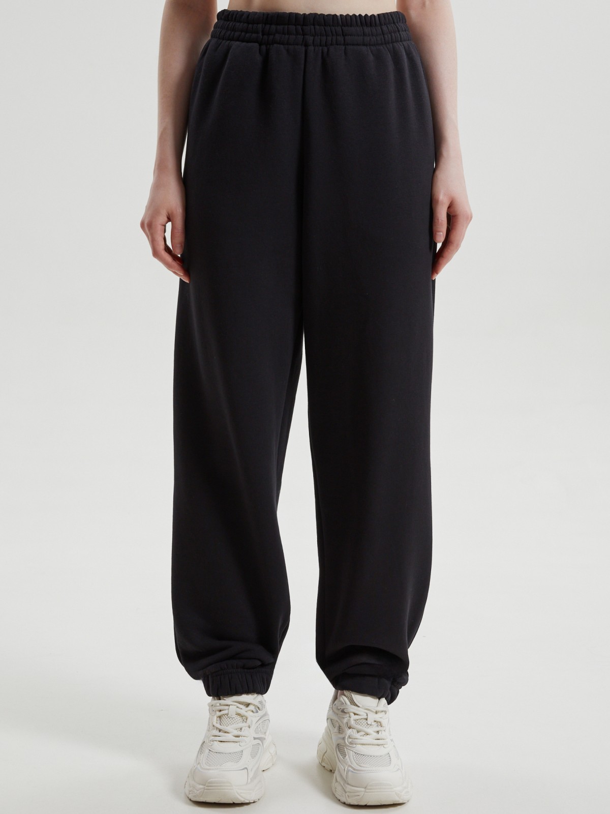 Трикотажные брюки-джоггеры на резинке