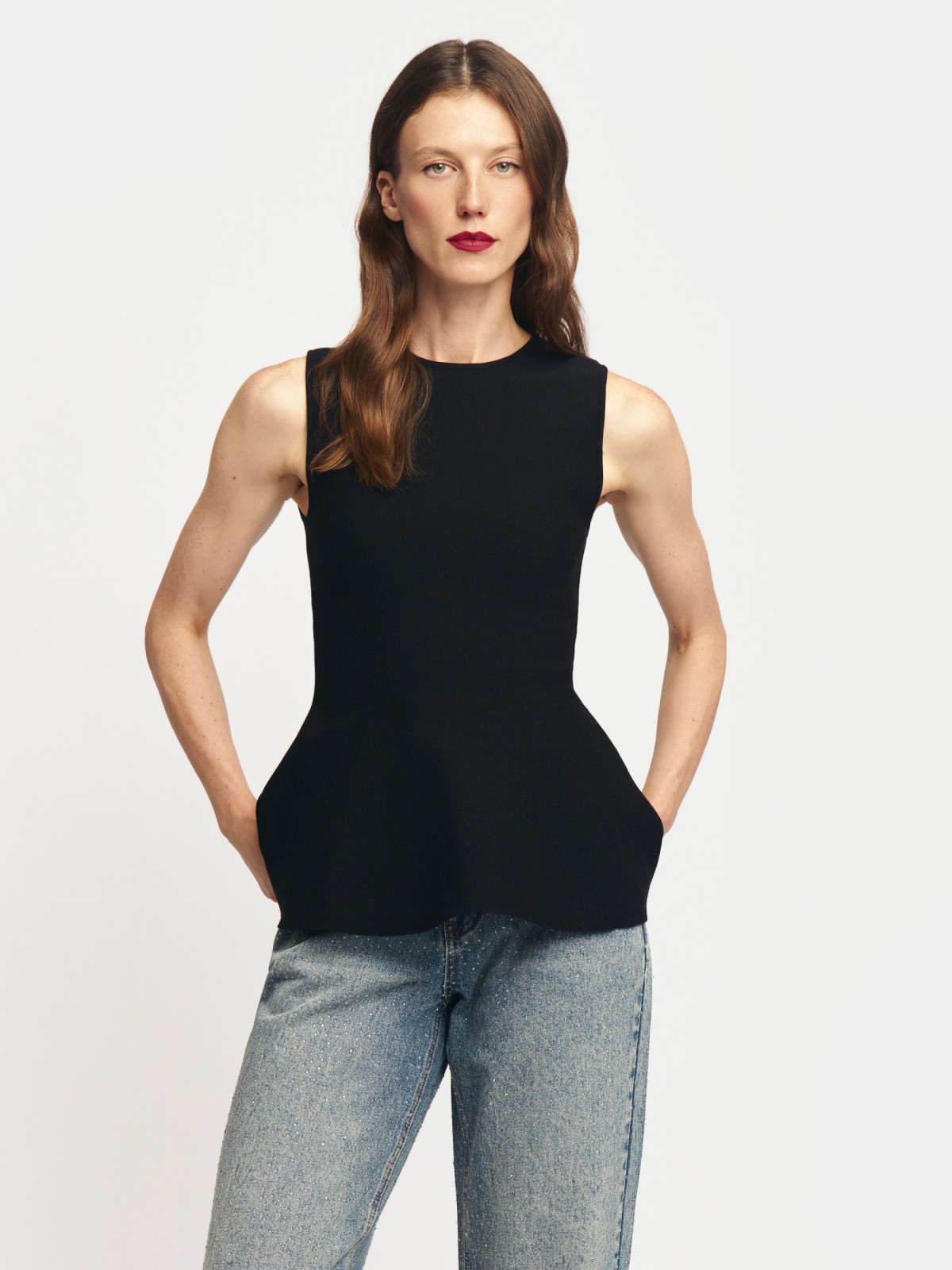 Топ без рукавов с баской