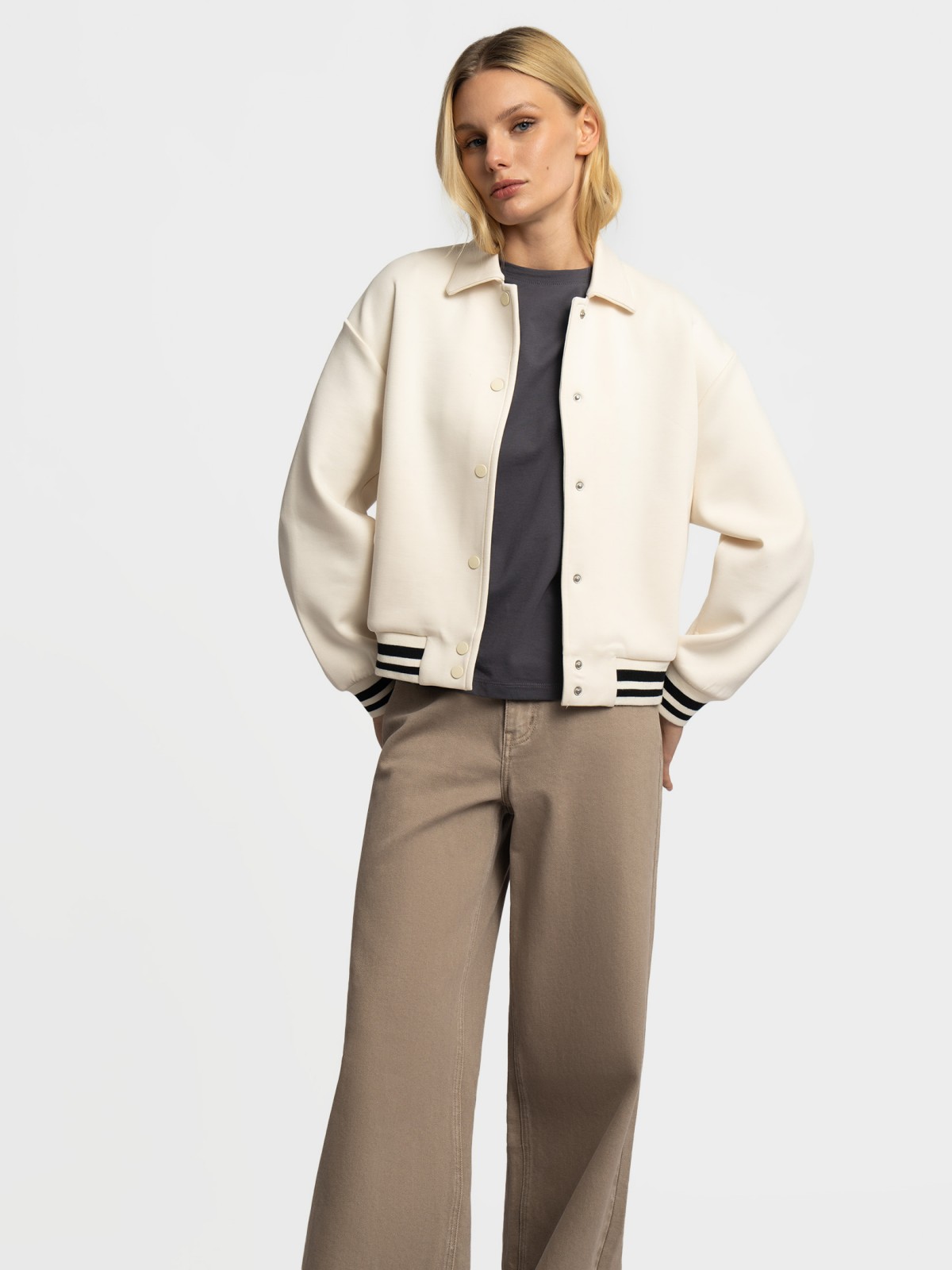 Трикотажный бомбер с воротником