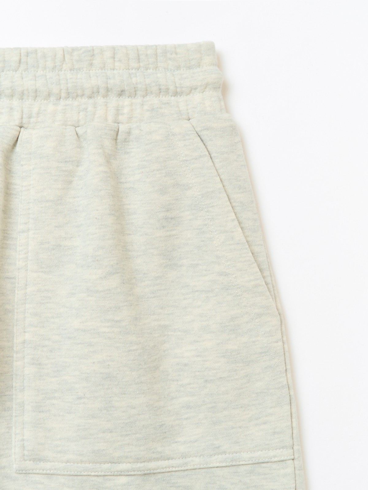 Трикотажные короткие шорты с карманами