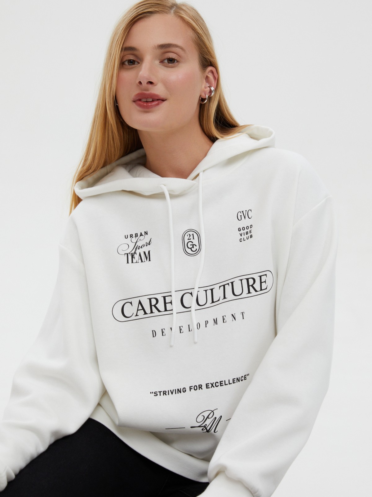 Утеплённый худи с начёсом и капюшоном 1499₽