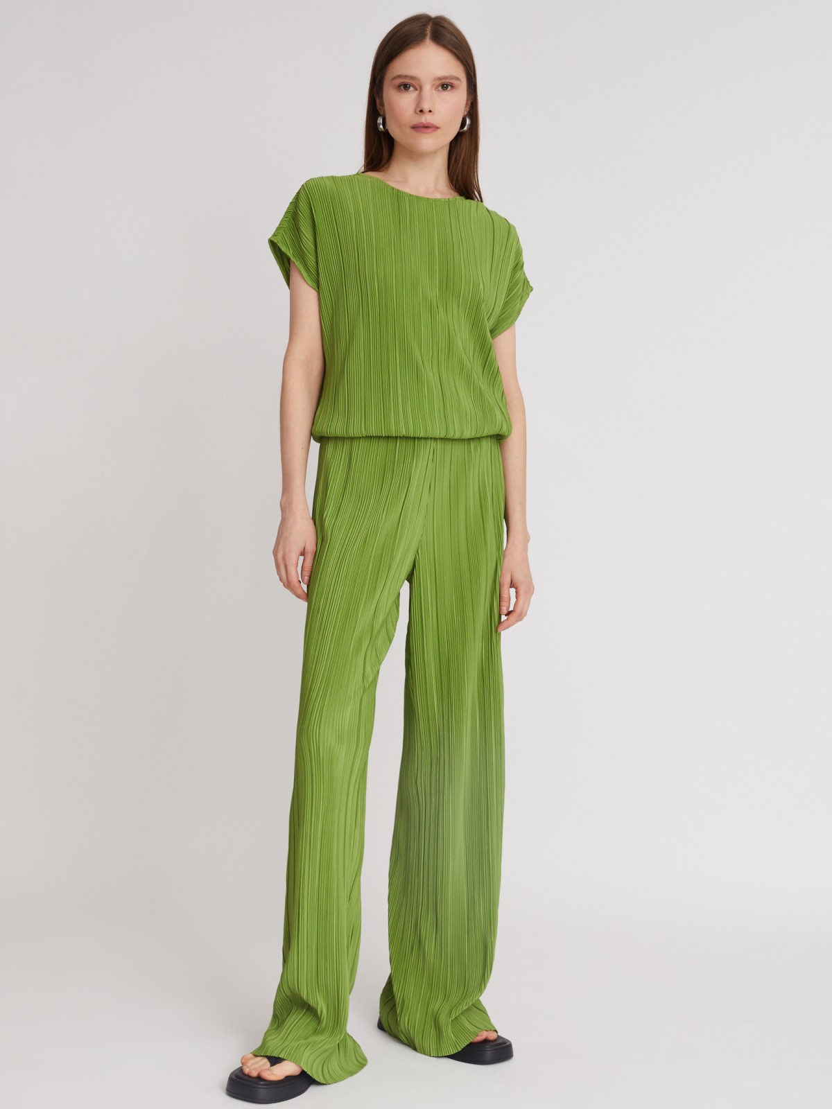 Брюки на резинке из фактурной ткани