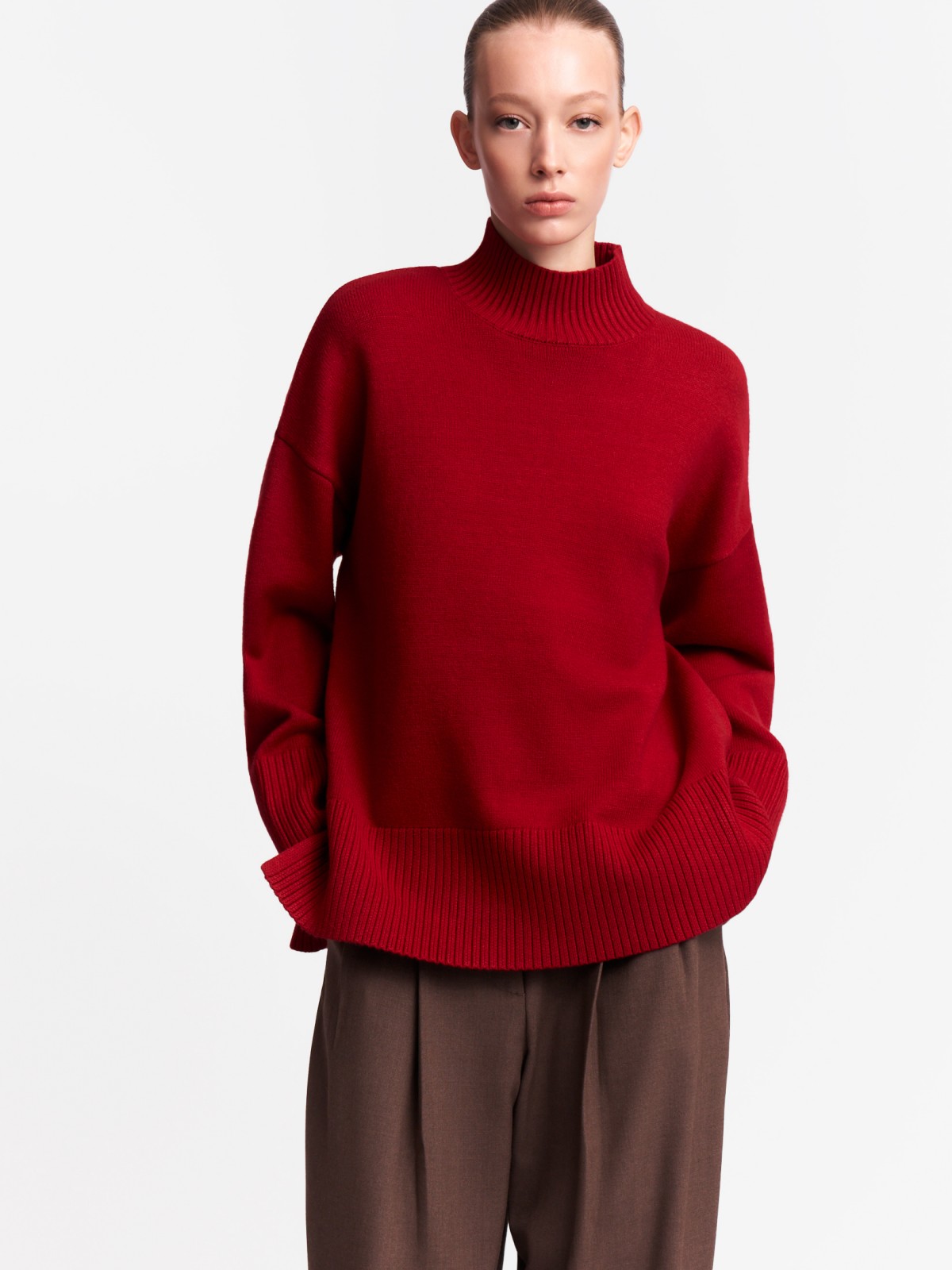 Вязаный свитер оверсайз фасона