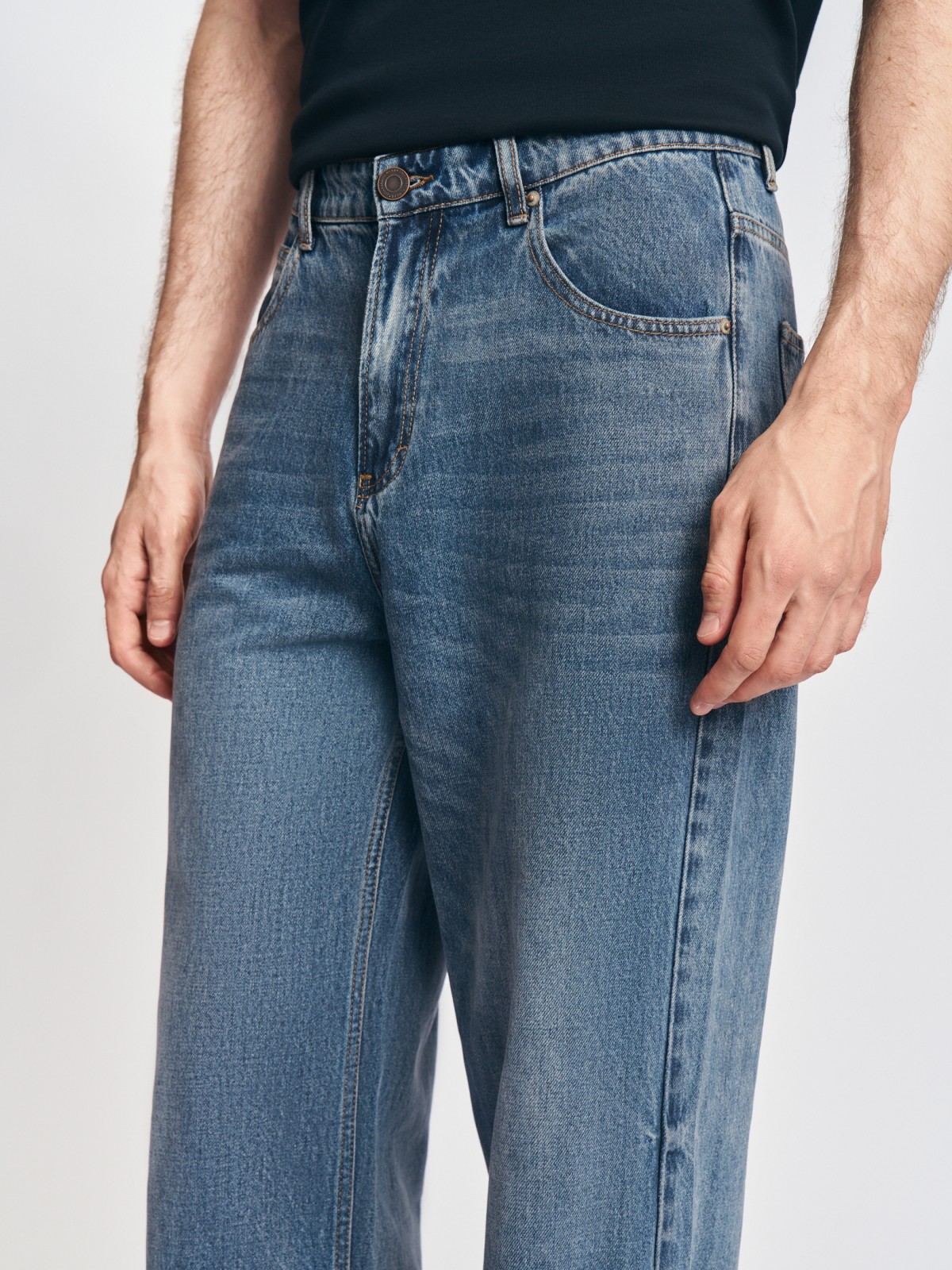 Джинсы фасона Wide