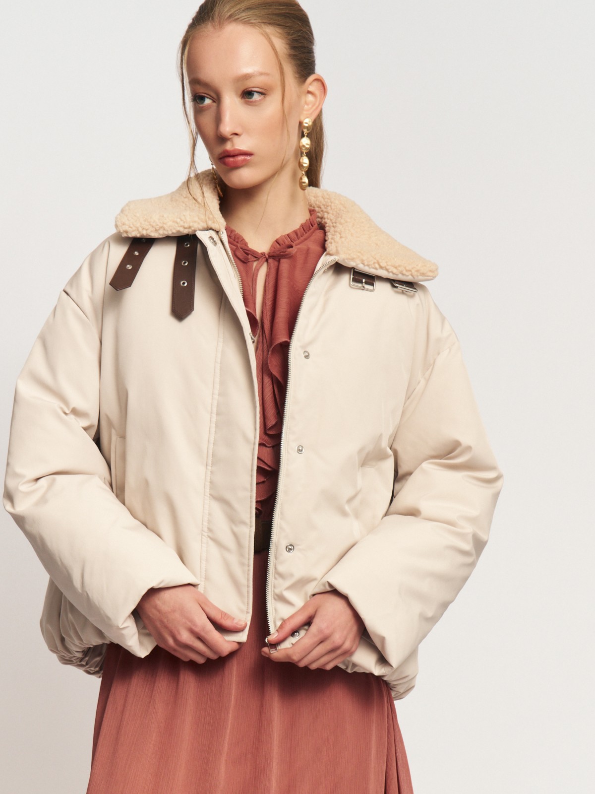 Тёплая куртка с воротником из экомеха