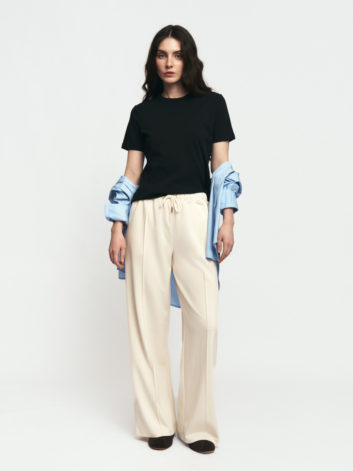 Прямые трикотажные брюки на резинке