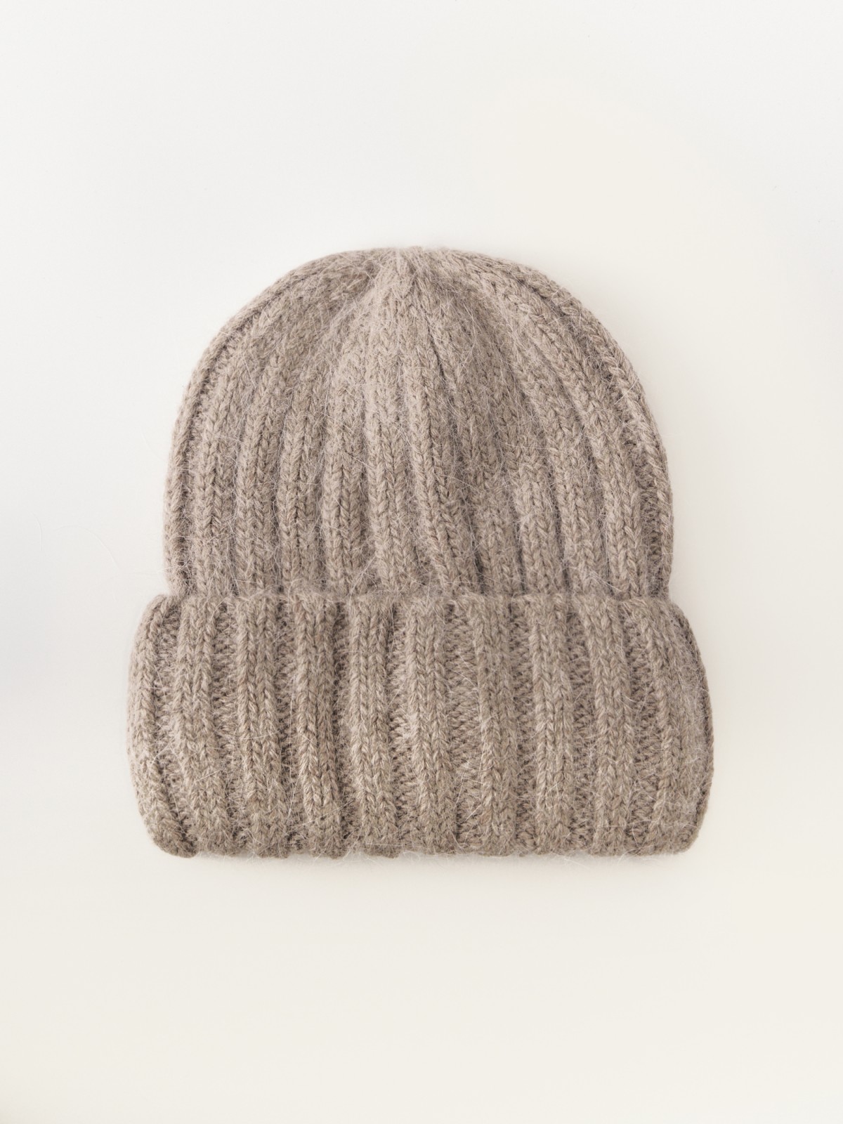 Вязаная шапка-бини с шерстью