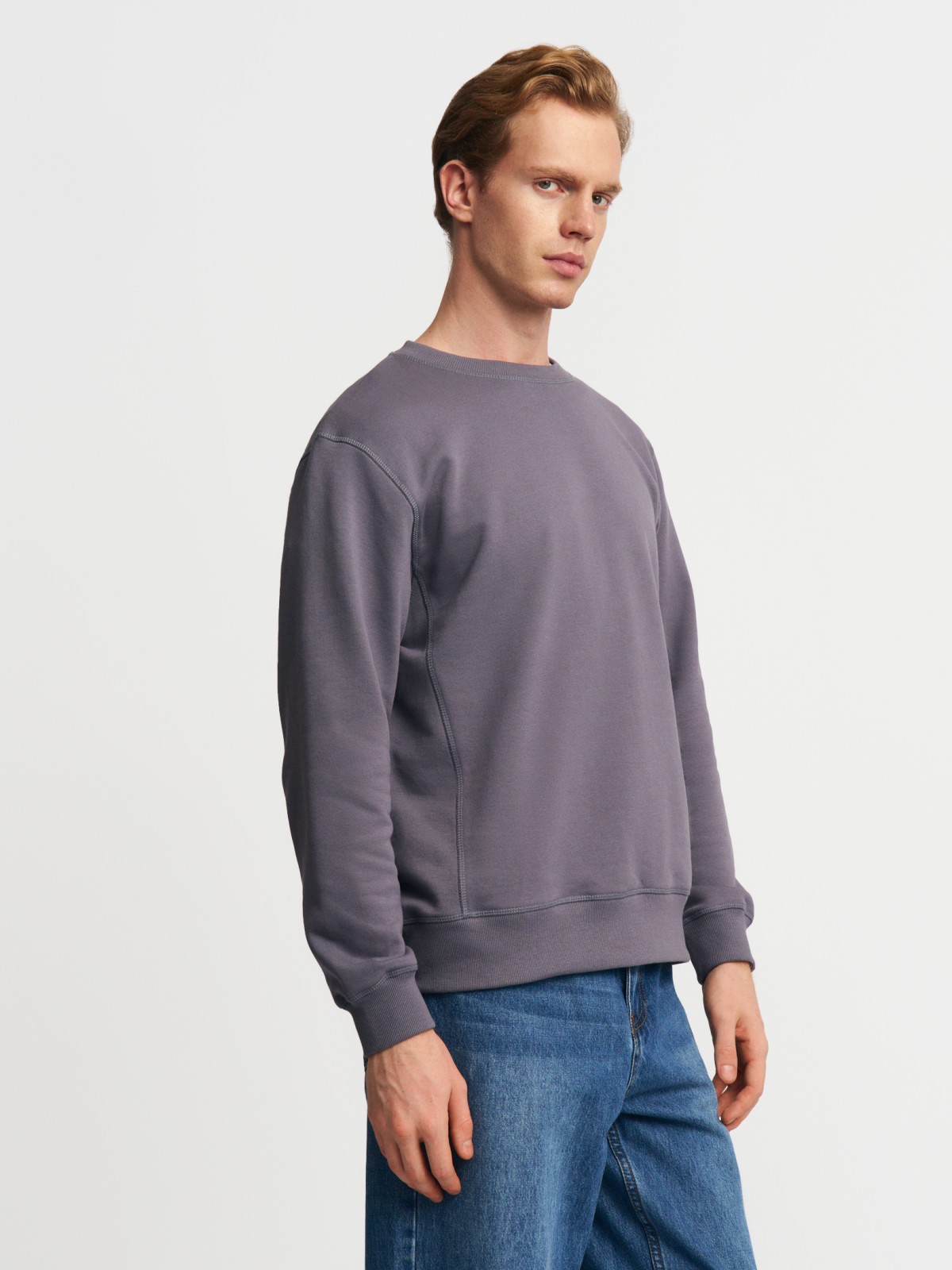 Свитшот прямого кроя с длинным рукавом