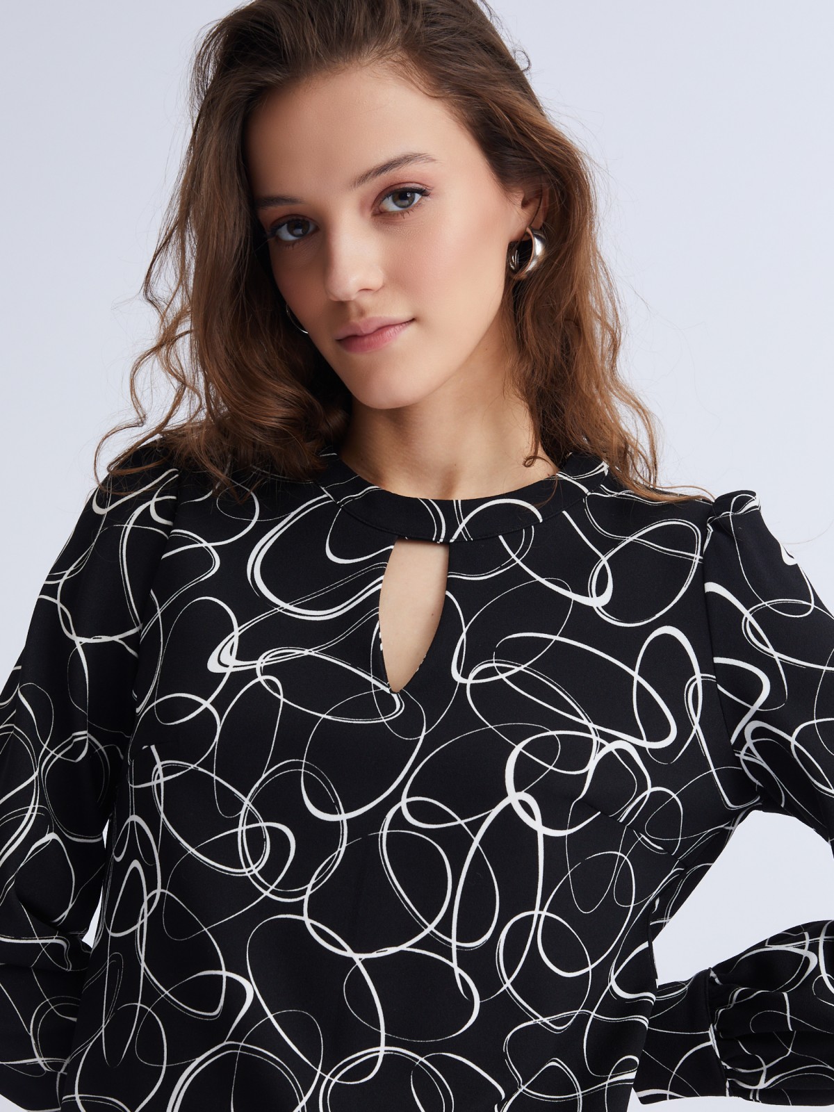Платье А-силуэта в длине мини с вырезом и абстрактным принтом zolla 22333819F022, цвет черный, размер M - фото 3
