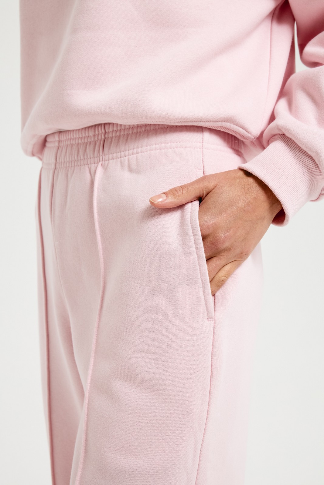 Утеплённые трикотажные брюки со стрелками