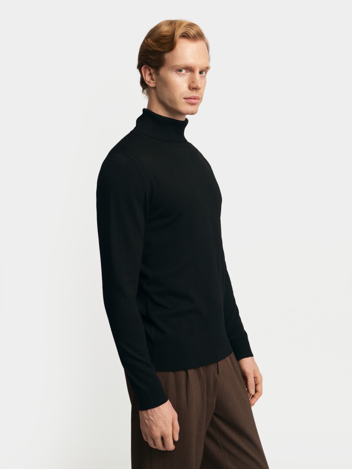 Тонкая трикотажная водолазка с воротником гольф