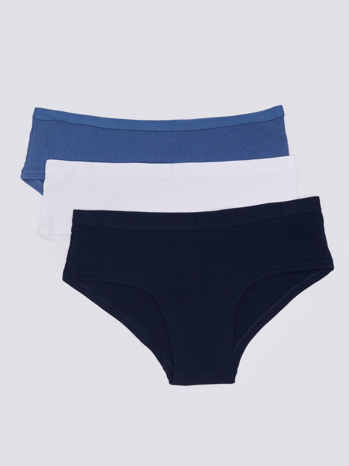 Набор трусов 3 шт в комплекте 349₽