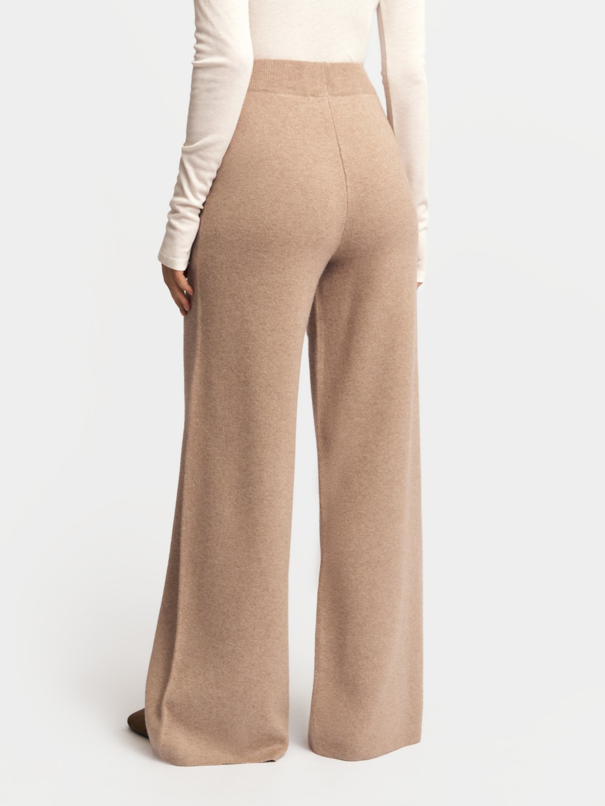 Трикотажные брюки на резинке