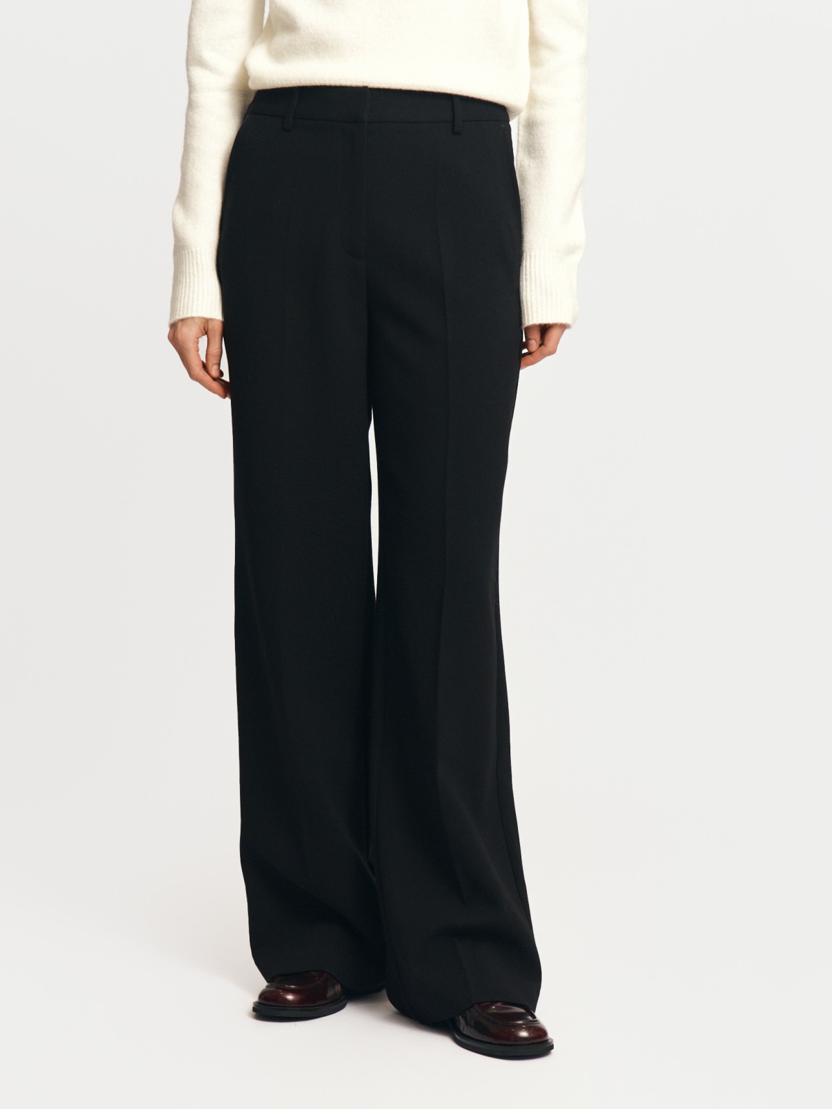 Брюки прямого силуэта со стрелками